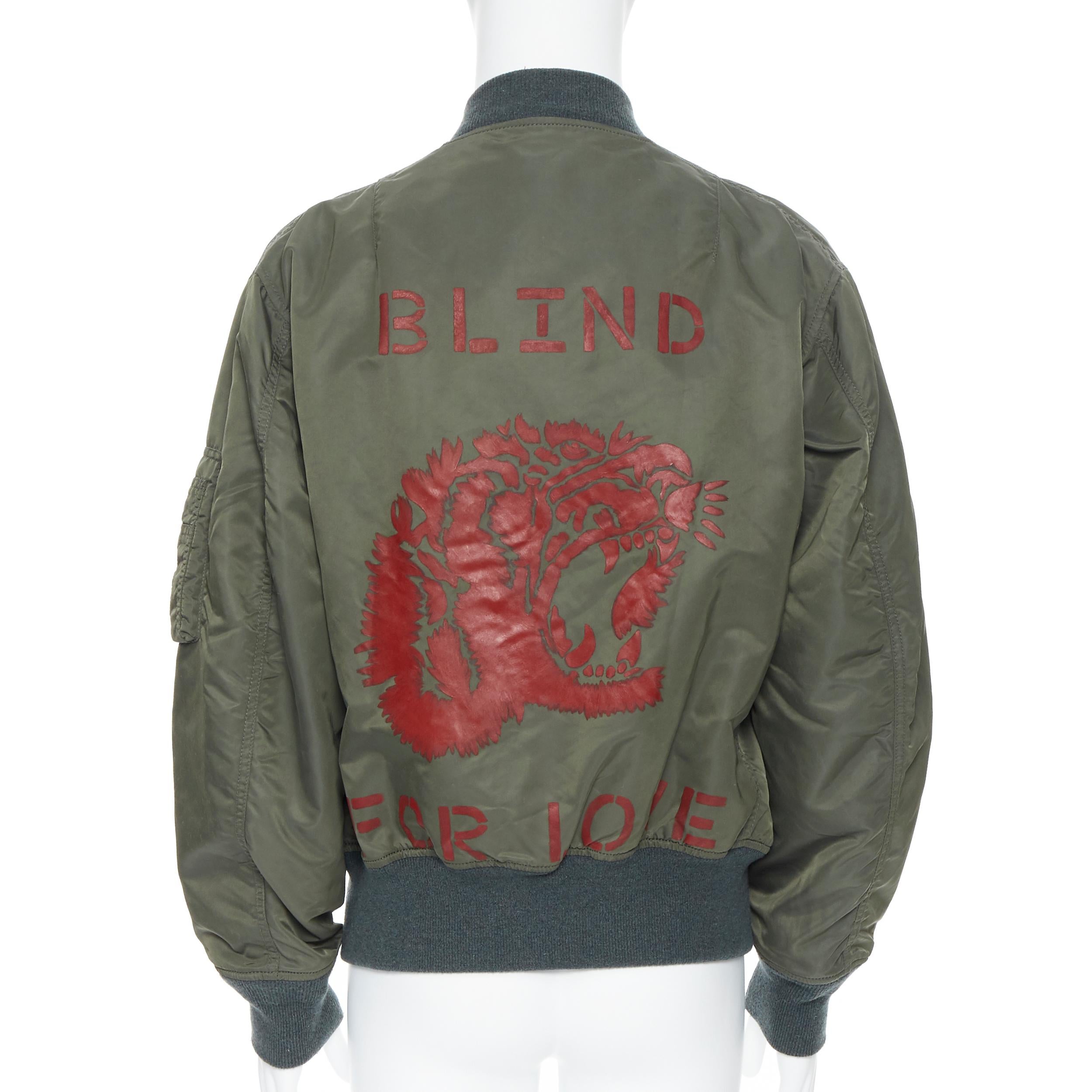 GUCCI Reversible green nylon swallow embroidered MA-1 padded bomber jacket IT48
Brand: Gucci
Designer: Alessandro Michele
Model Name / Style: MA-1 bomber
Material: Polyamide
Color: Green
Pattern: Solid
Closure: Zip
Extra Detail: Reversible.