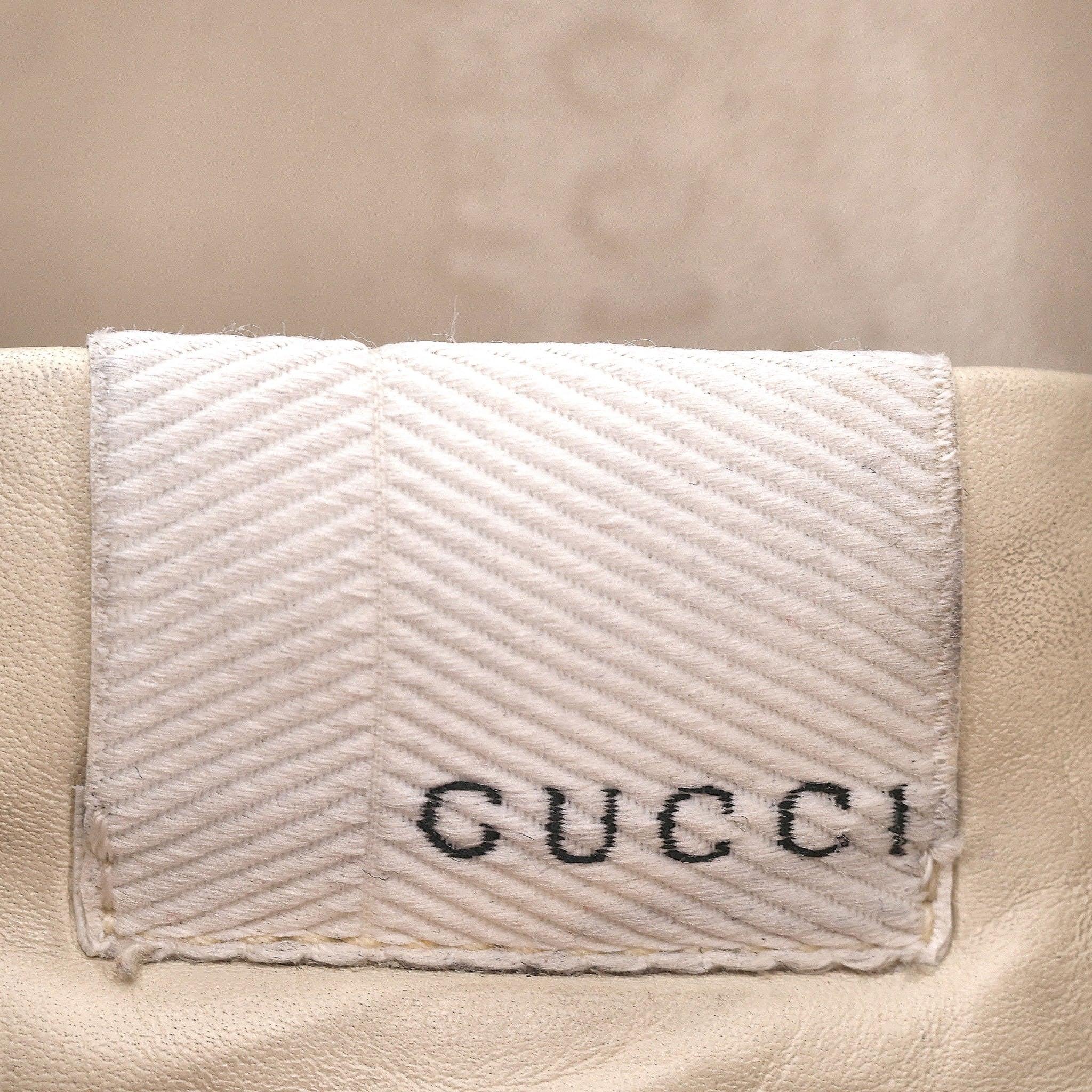 Scarpe da ginnastica in pelle Gucci Rhyton Apple in vendita 2
