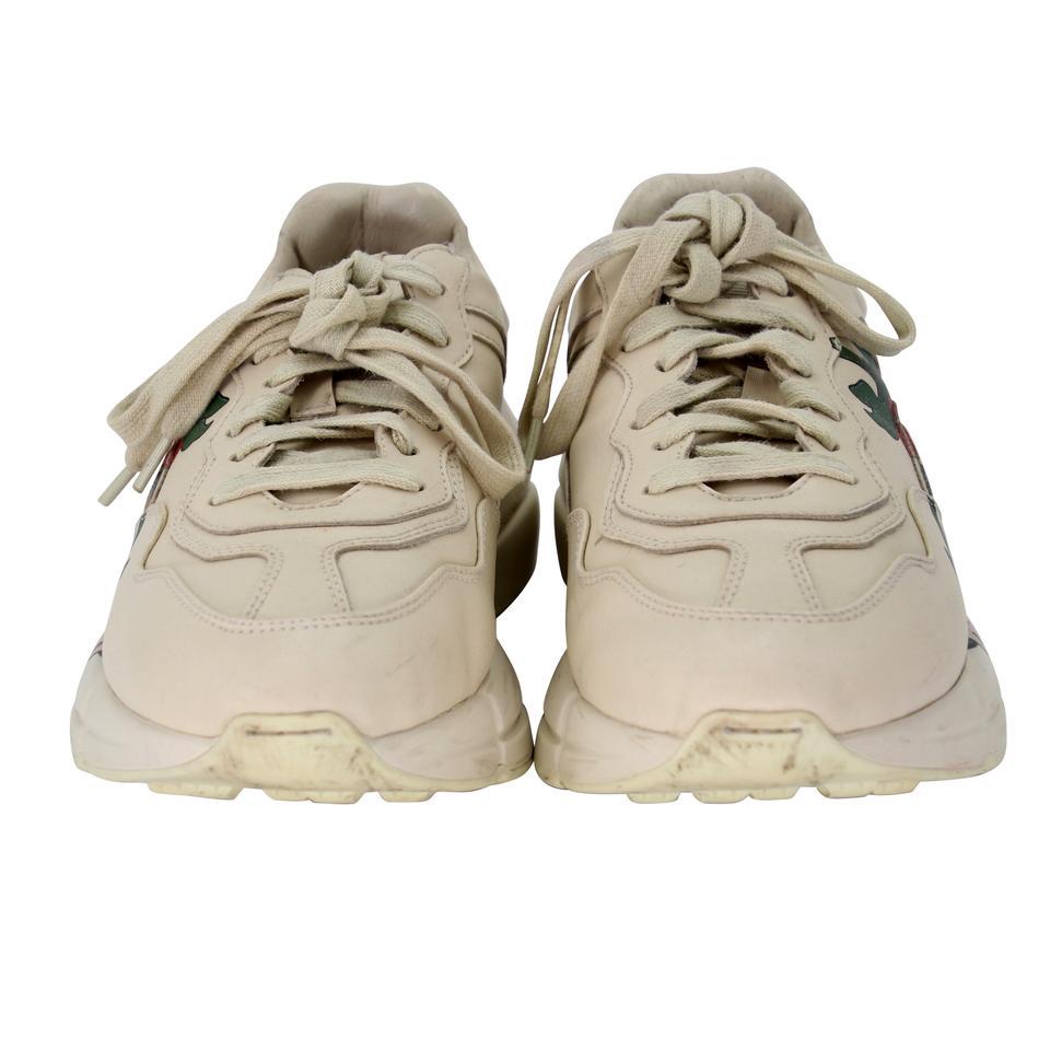Gucci Rhyton Logo 37 Leather Handpainted Strawberries Sneakers GG-0525N-0217

These Gucci sneakers are edgy and comfortable. Featuring ivory leather with handpainted strawberries on the outer sides. Rubber thick sole and bulky construction makes