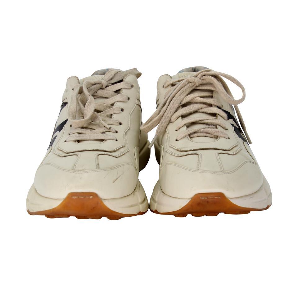 Gucci Rhyton Logo Men's 42 NY Team Logo Leather Sneakers GG-0525N-0216

These Gucci sneakers are edgy and comfortable. Featuring ivory leather with MLB New York Yankees Team logo on the outer sides. Rubber thick sole and bulky construction makes