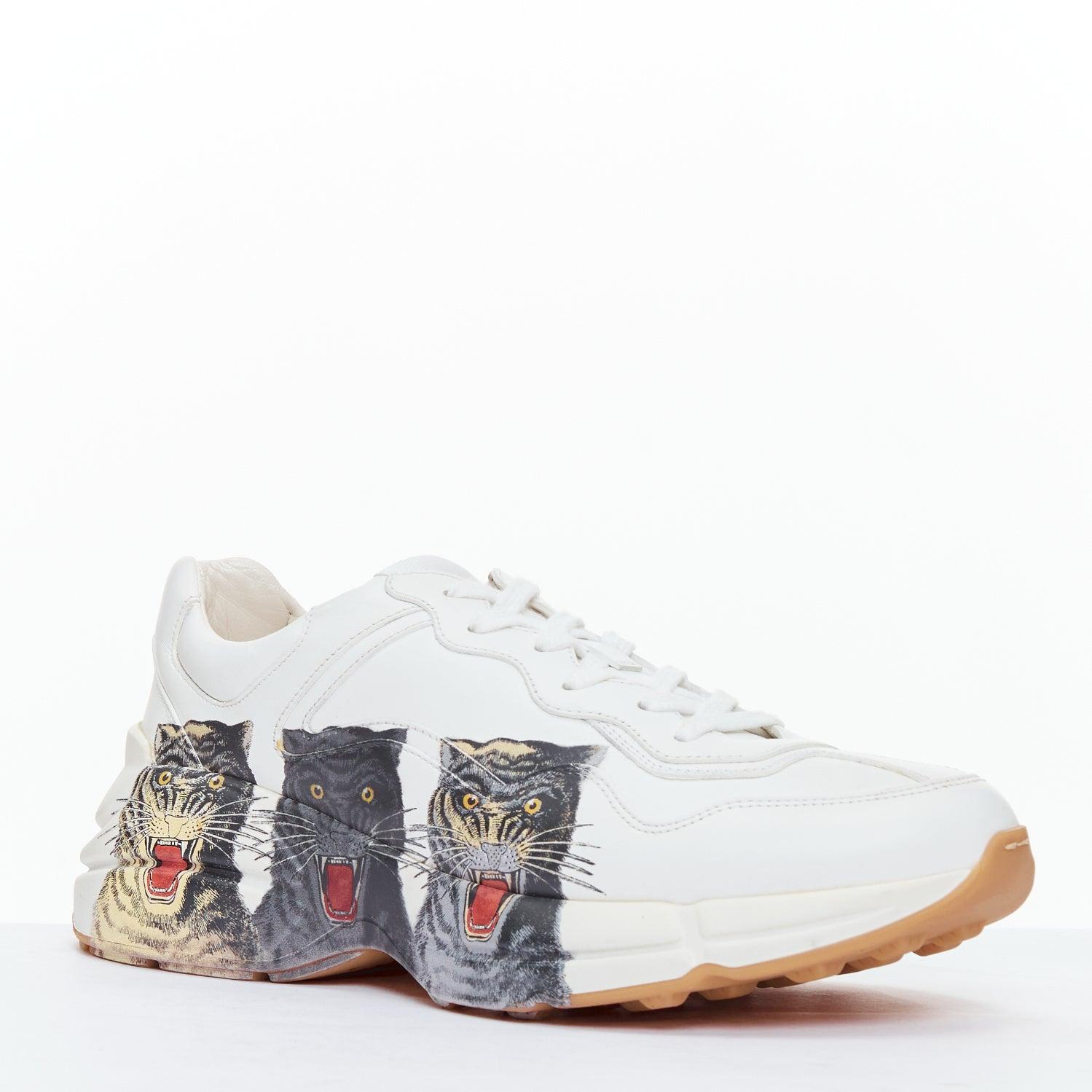 GUCCI Rhyton Tigers white triple head print leather chunky sneakers UK7 EU41
Reference: TGAS/E00600
Brand: Gucci
Designer: Alessandro Michele
Model: Rhyton
Collection: 2019
Material: Leather
Color: White, Multicolour
Pattern: Animal Print
Closure: