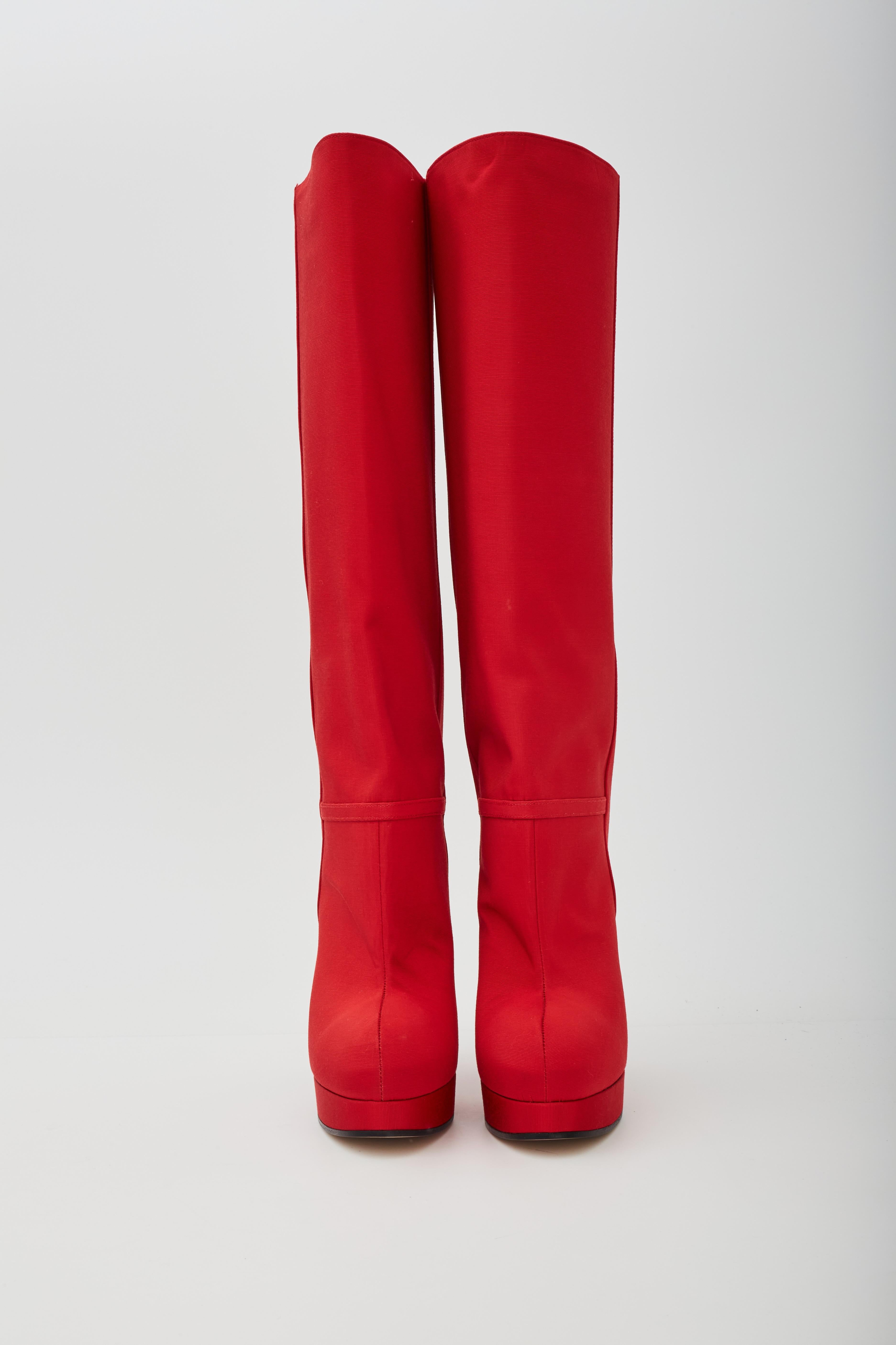 GUCCI RIBBED FABRIC RED PLATFORM KNEE HIGH BOOTS (588968) 38.5 EU
Gucci Ribbed Fabric Red Platform Knee High Boots (588968) 38.5 EU

Red platform boots from Gucci. Made of ribbed fabric. Beige leather sole.

COLOR: red
MATERIAL: Ribbed Fabric
SIZE: