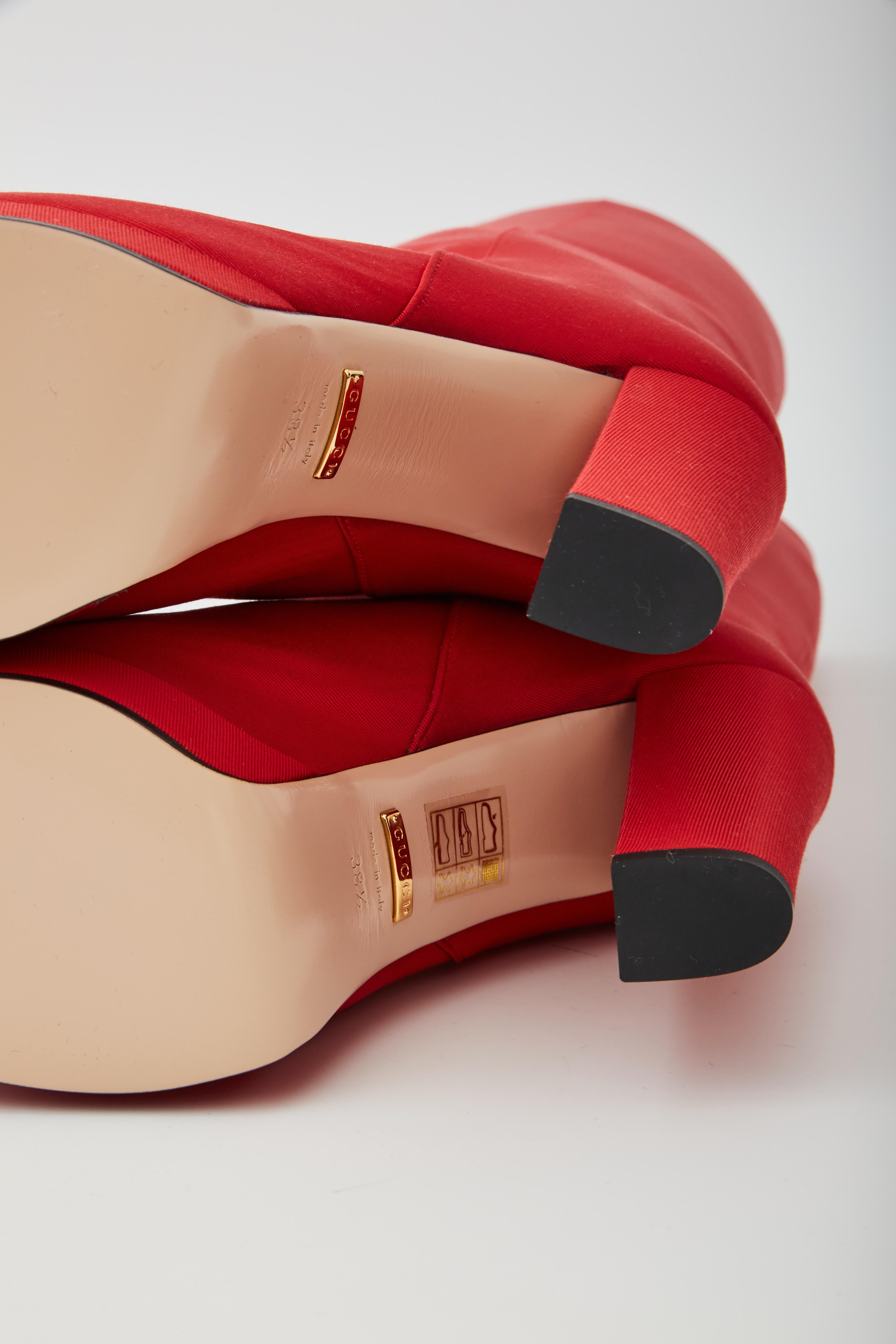 Gucci - Bottes à plateforme hauteur genou en tissu rouge côtelé (588968) 38,5 EU Unisexe en vente