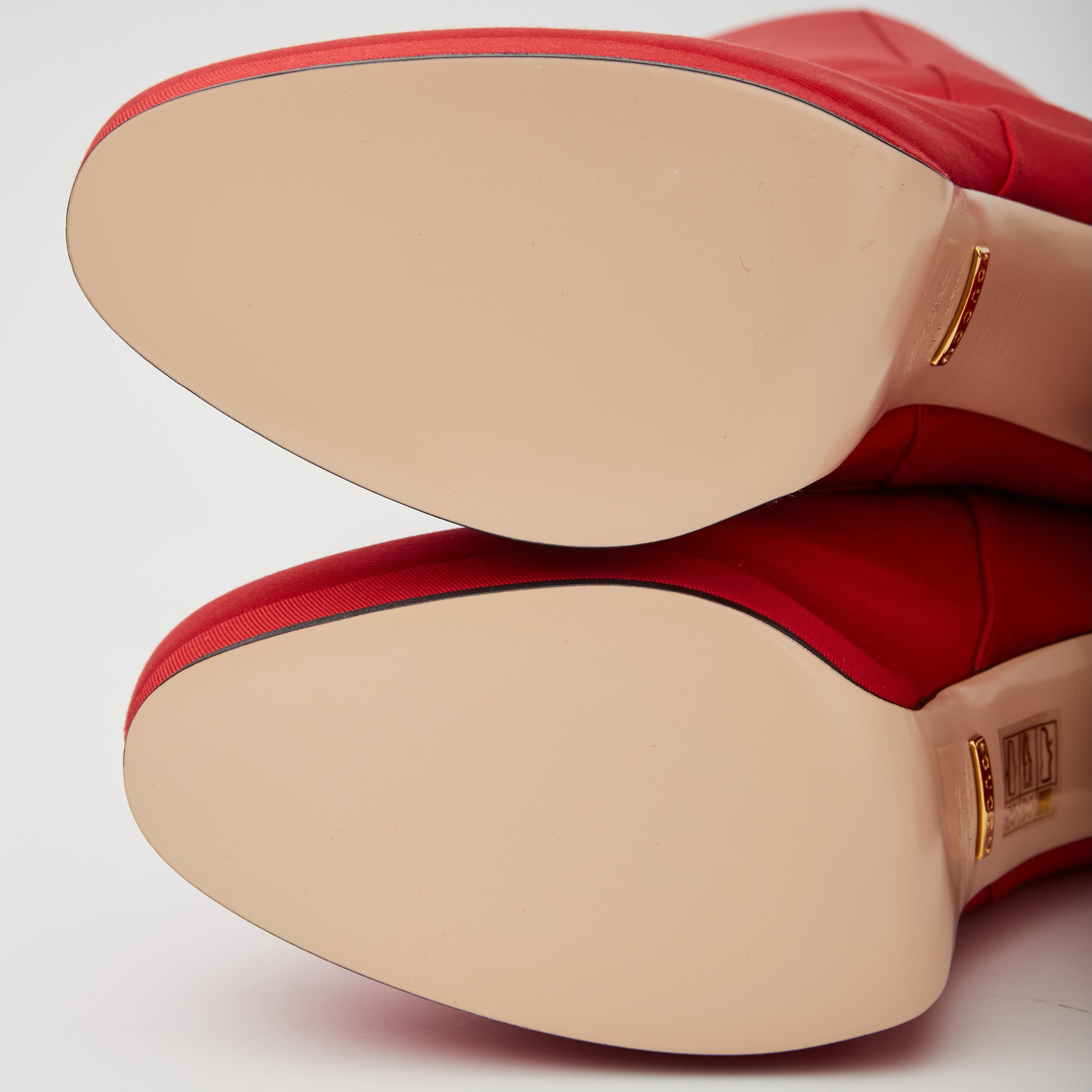 Gucci - Bottes à plateforme hauteur genou en tissu rouge côtelé (588968) 38,5 EU en vente 2