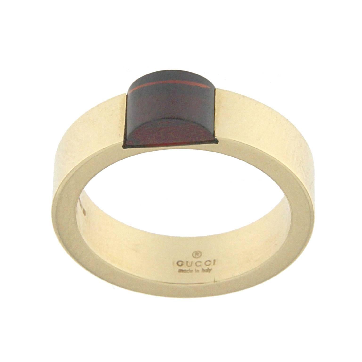 Gucci Ring in 18 kt  yellow gold and carnelian stone

the total weight of the gold is  gr 7.00


STAMP:  750
US SIZE 6
