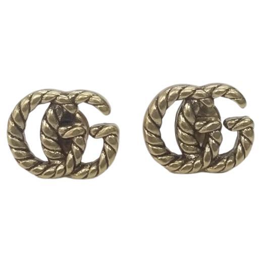 Boucles d'oreilles Gucci Logo "GG" en corde plaqué or en vente