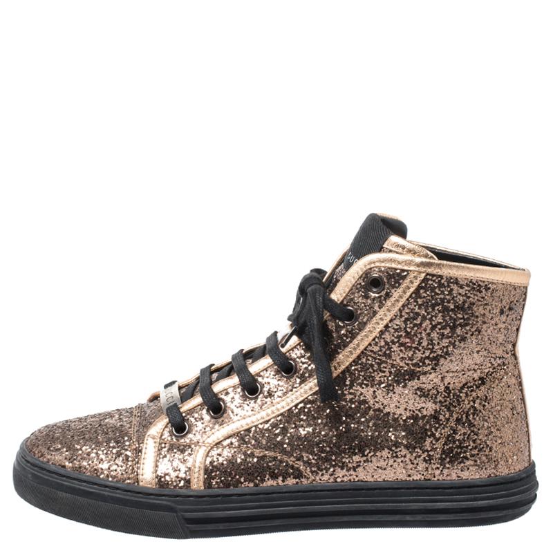 Add a bit of shine and distinct style to your regular sneakers with this beautiful pair of Gucci California high-top ones. Covered in rose gold glitter, these sneakers feature a lace-up front, round toes, rubber soles and leather lining.

Includes: