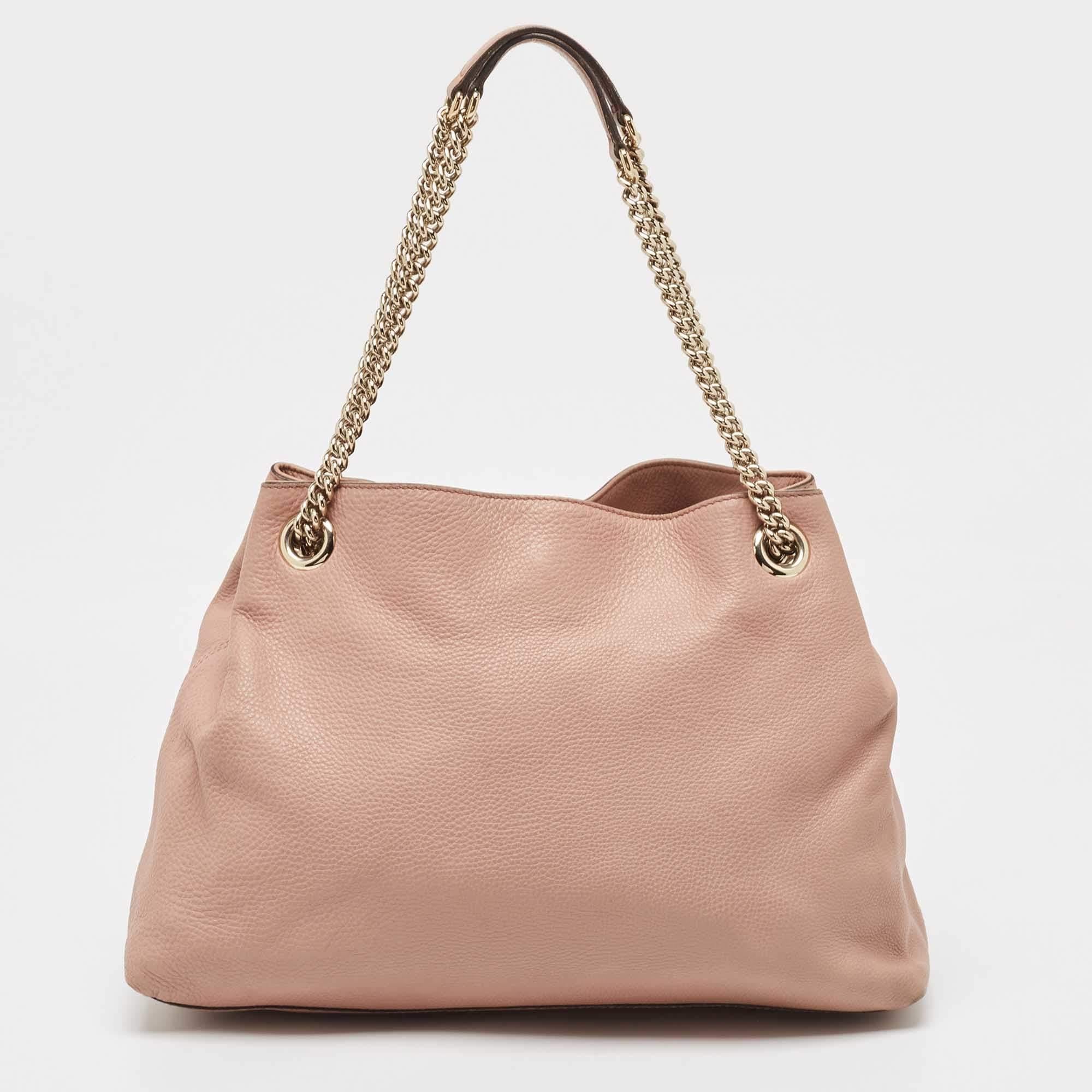 Elevate your style with this Gucci rose poudre bag. Merging form and function, this exquisite accessory epitomizes sophistication, ensuring you stand out with elegance and practicality by your side.

