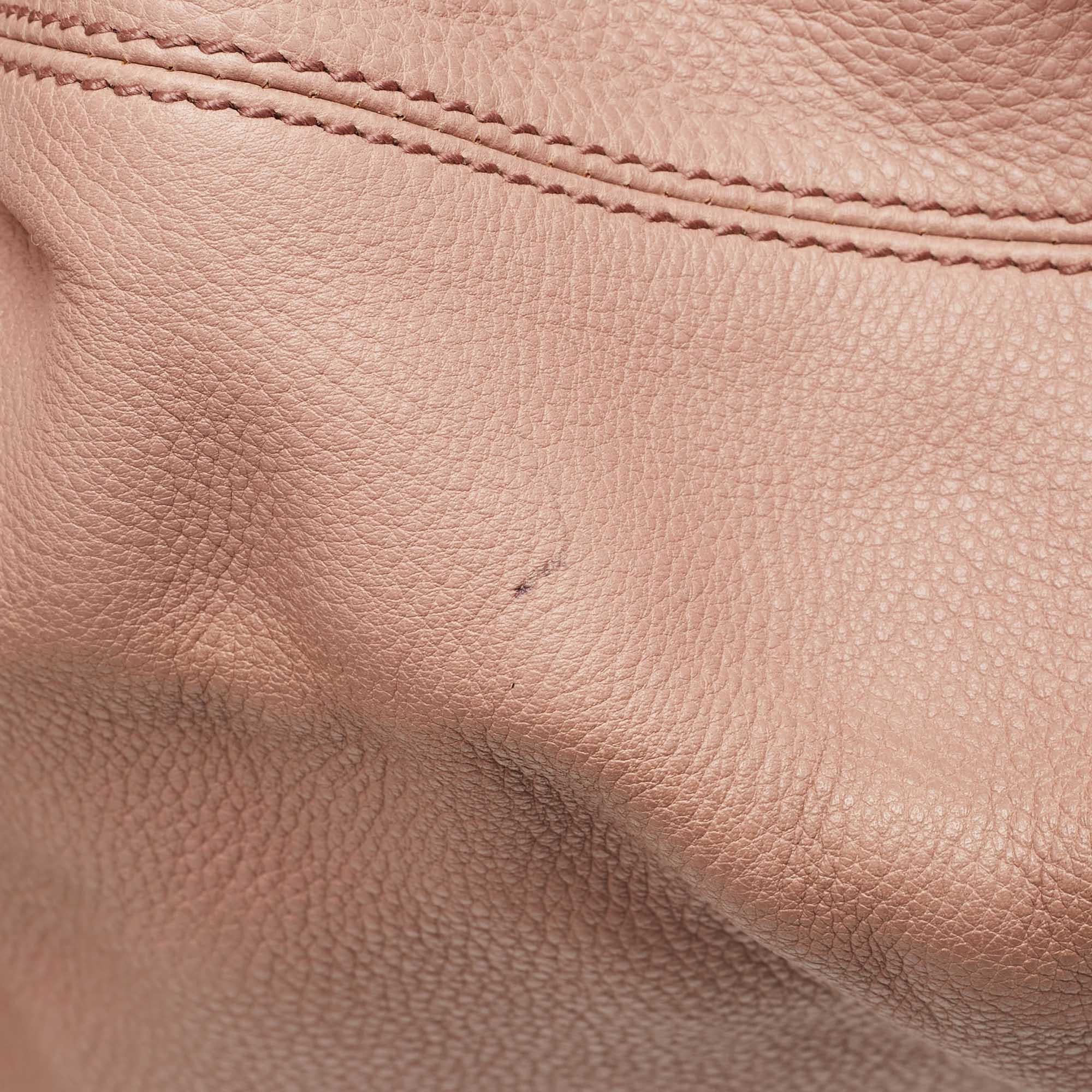 Gucci Rose Poudre Leather Medium Soho Chain Tote In Fair Condition In Dubai, Al Qouz 2