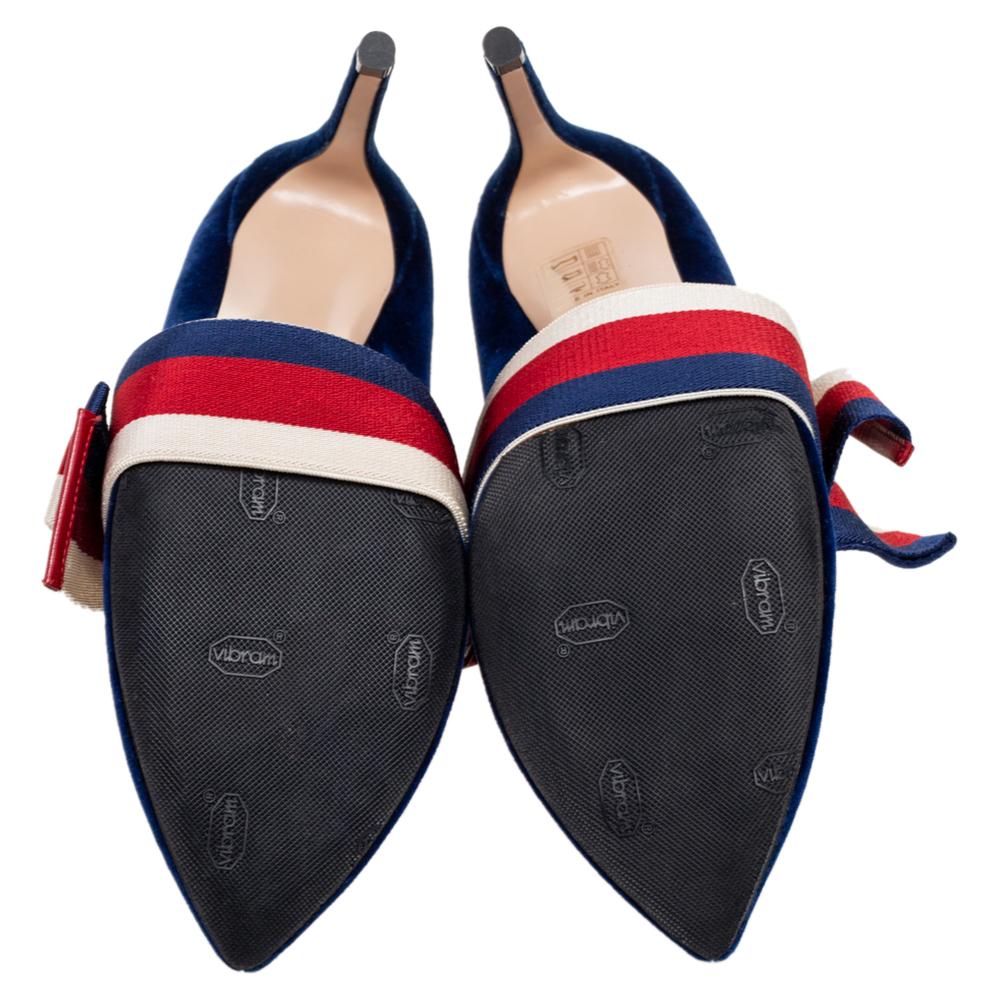 Gucci Royal Blue Velvet Sylvie Bow Pumps Size 36.5 In Good Condition In Dubai, Al Qouz 2