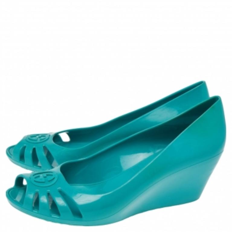 Gucci Rubber Green Marola Pumps Size 37 In Good Condition In Dubai, Al Qouz 2