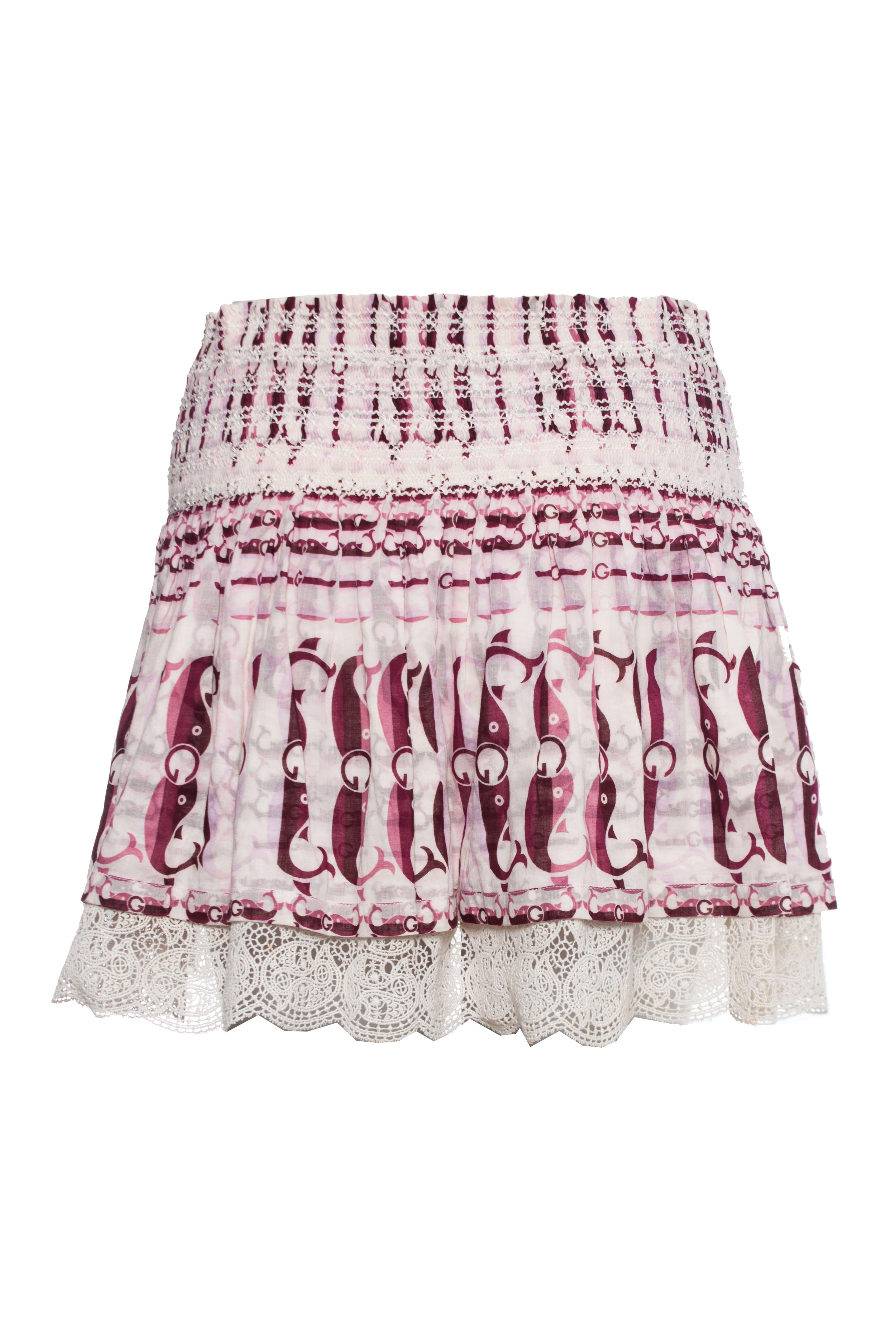 Gucci, Romantic ruffle skirt with wale print. This piece has been worn little and is in very good condition.

• CONDITION: very good condition

• SIZE: IT44 - M

• MEASUREMENTS: length 38 cm, width 37 cm

• FABRIC: 100% cotton

• CARE: dry
