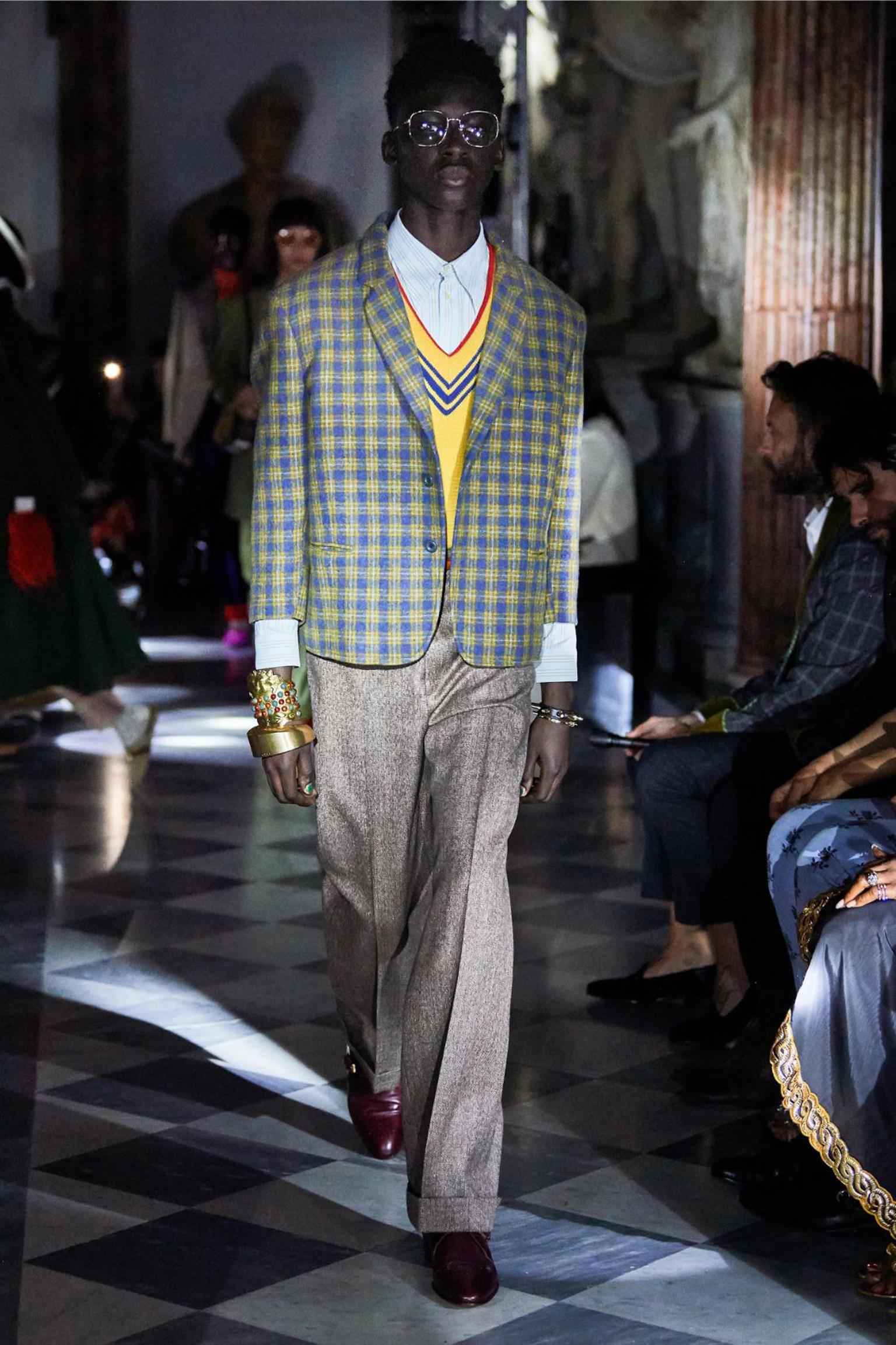 Bracciale Runway Cruise Collection'S di Gucci in oro e cabochon gioiello in vendita 11