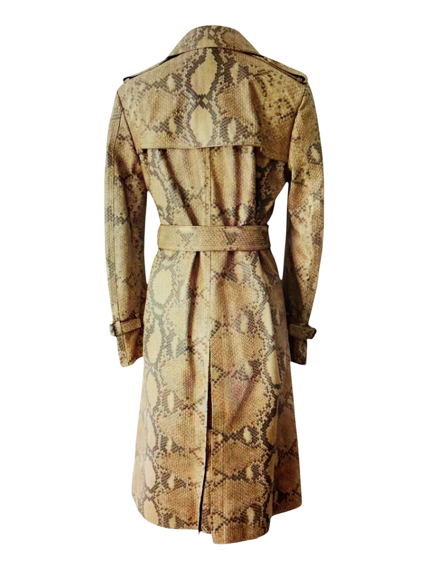 Gucci Runway Lamb Leather Python-Print Trench Coat Italian size 40 In New Condition For Sale In Montgomery, TX