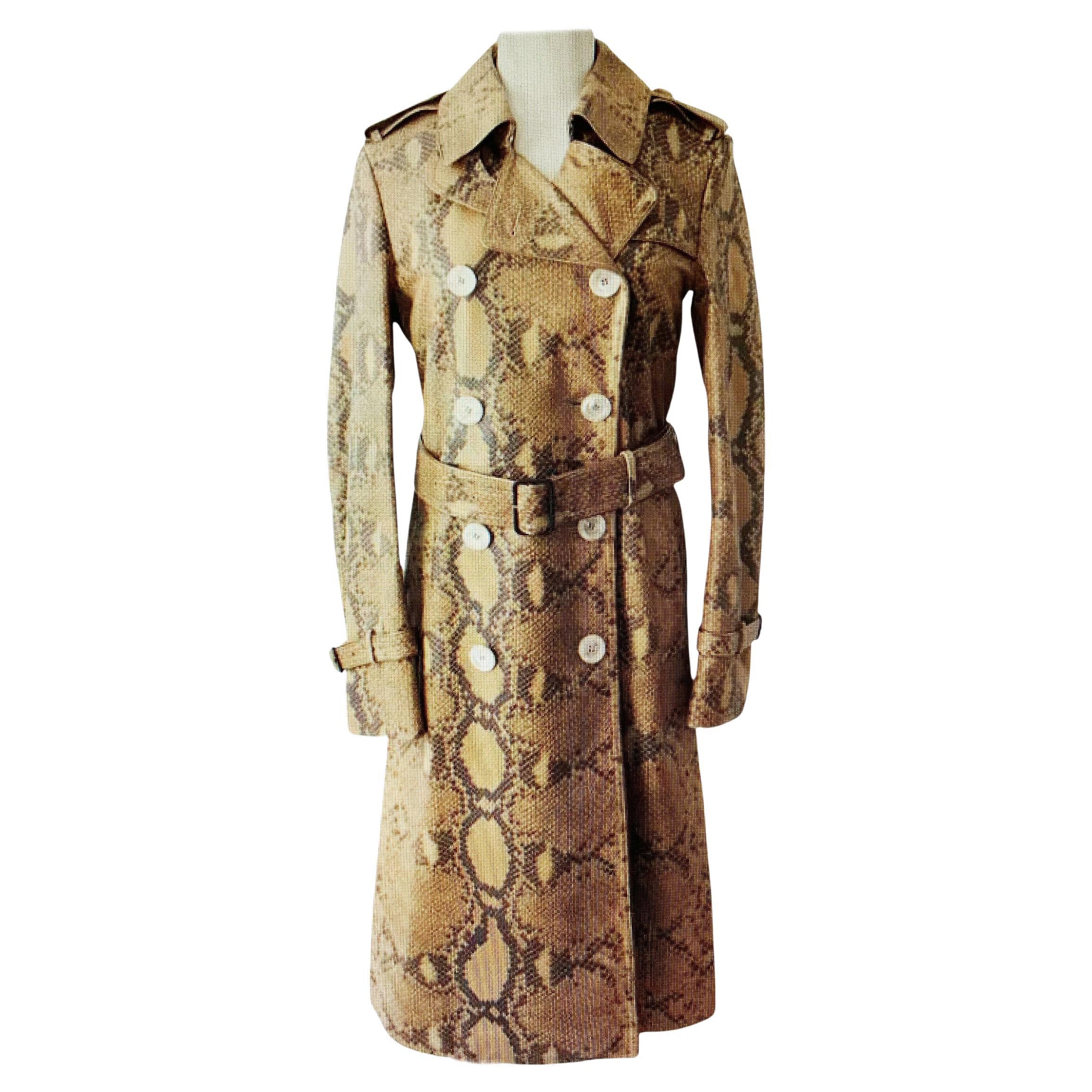 Gucci Runway Lamb Leather Python-Print Trench Coat Italian size 40 For Sale