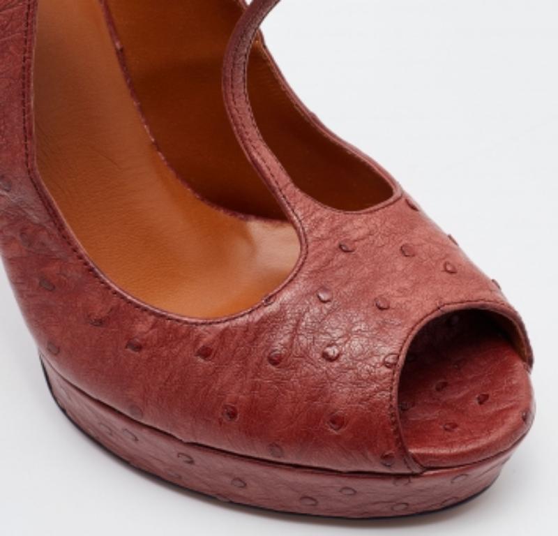 Women's Gucci Rust Ostrich Betty T-Strap Platform Pumps Size 38 For Sale