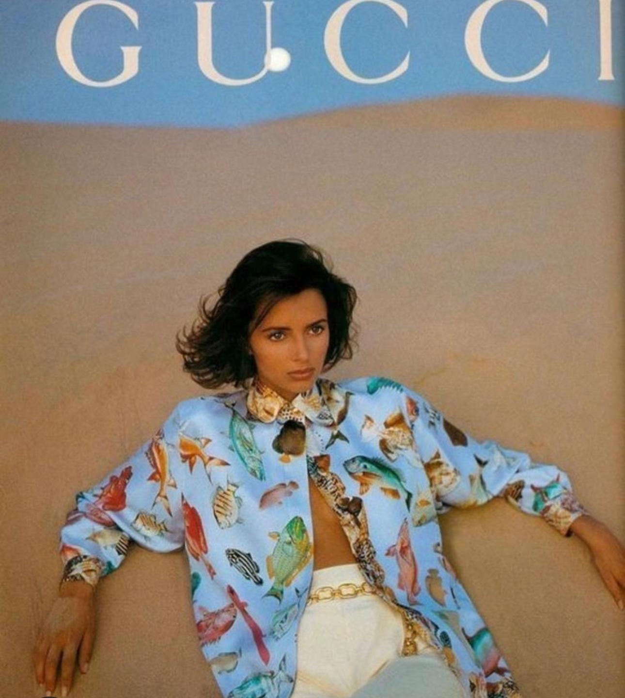 Gucci F/S 1992 Laufsteg Rosa Oversize-Hemd/Tunika aus Seiden-Twill mit Fisch- und Meeresschalenmuster in Übergröße 42 im Angebot 1