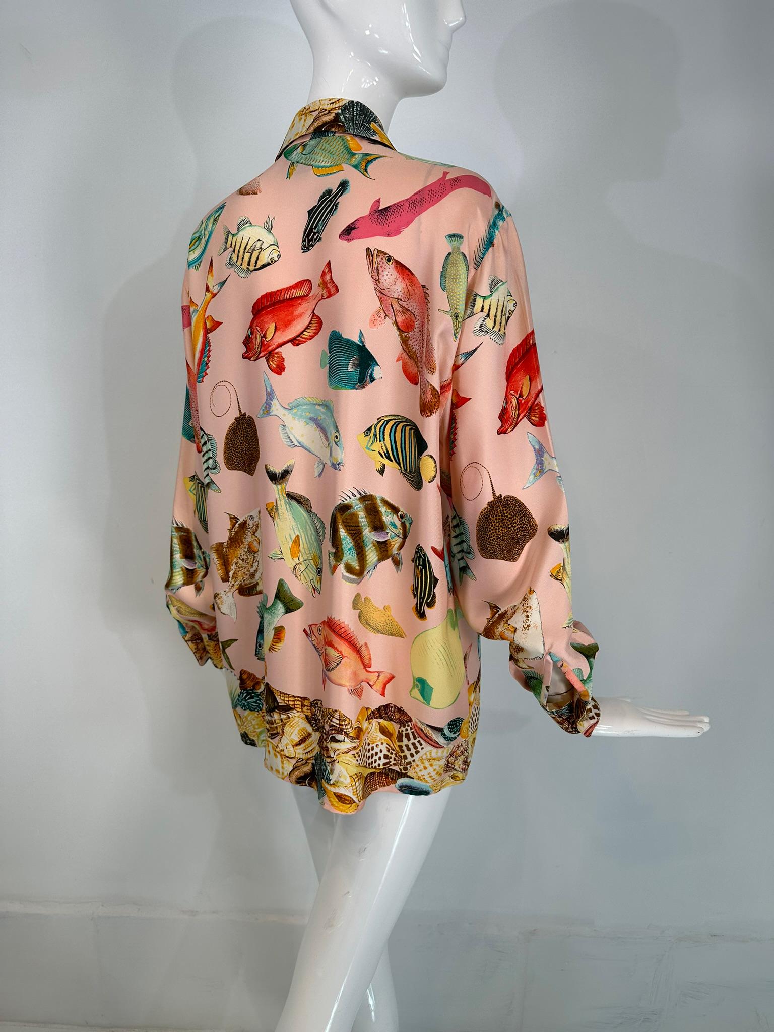 Gucci S/S 1992 Runway Pink Silk Twill Fish & Sea Shells Oversize Shirt/Tunic 42 For Sale 4
