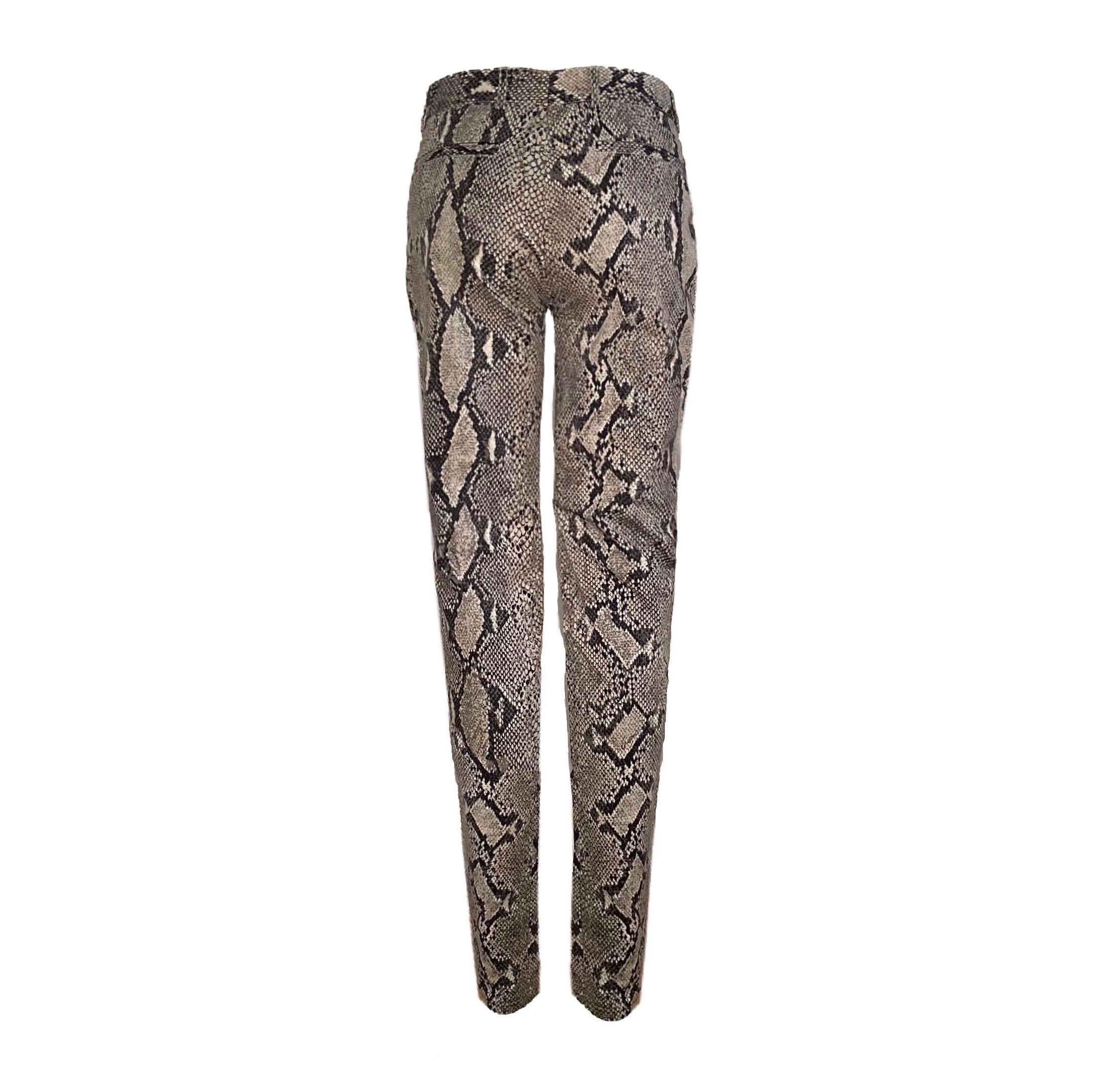 Tom Ford for Gucci grey snake skin print cotton skinny trousers from the Spring/Summer 2000 collection

Size IT 44

Waistline – 80 cm / 31,4 inches  
Outseam – 104 cm / 40,9 inches  
Inseam – 79 cm / 31,1 inches 