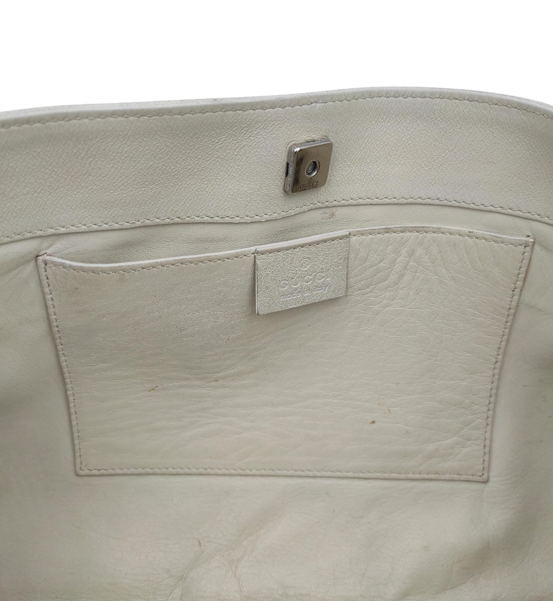 Gucci S/S 2001 white shoulder bag For Sale 9