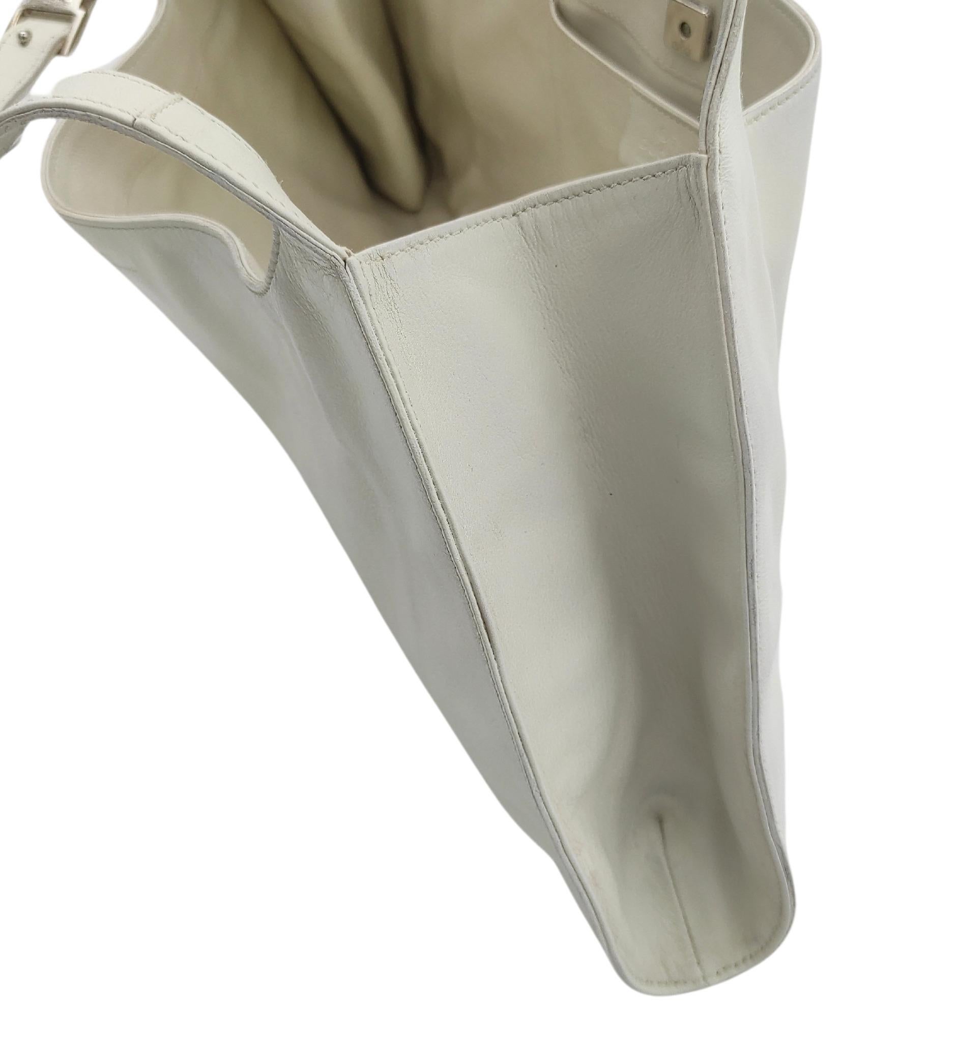 Gucci S/S 2001 white shoulder bag For Sale 1