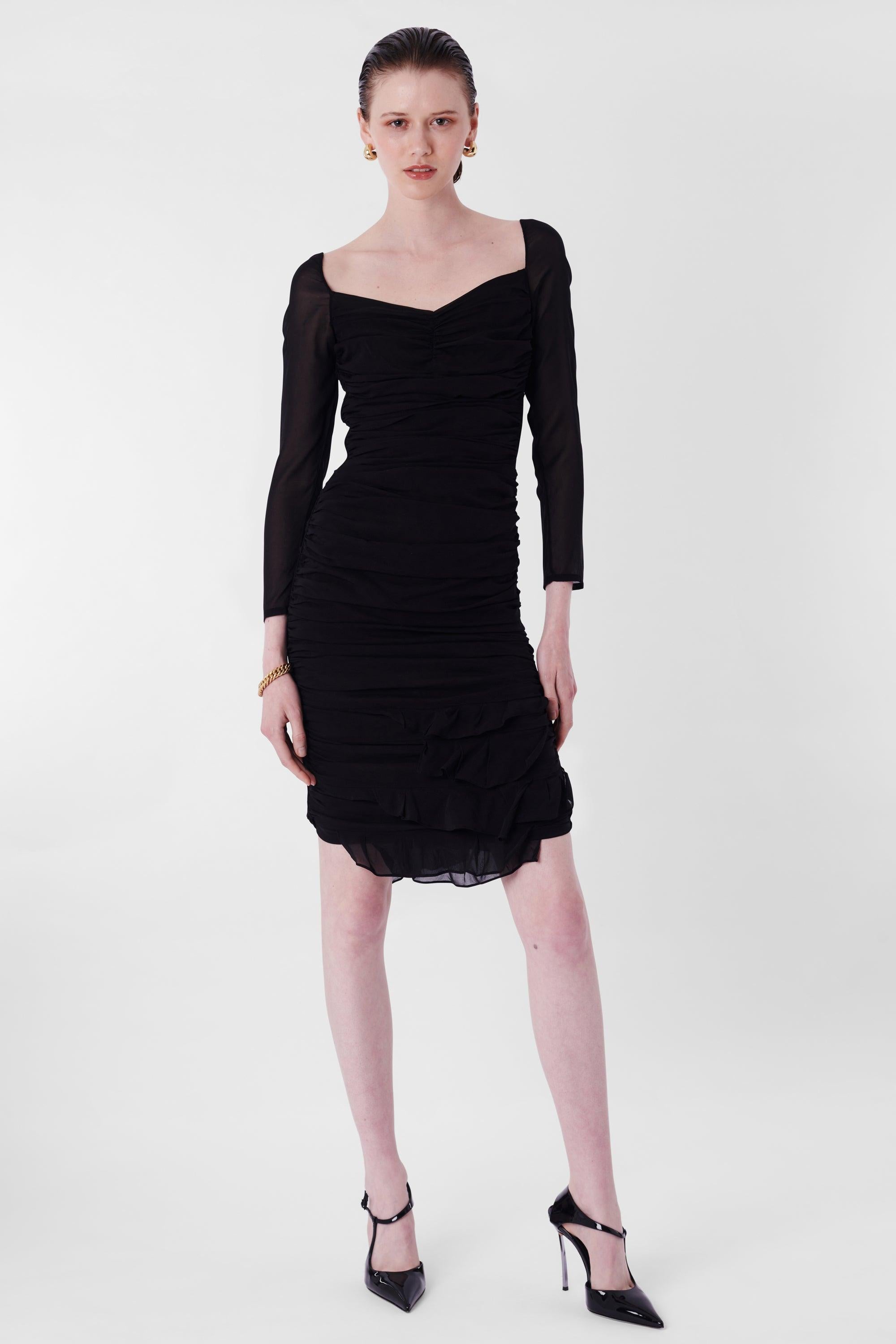 Gucci by Tom Ford S/S 2003 Ruched Black Mini Dress. Features ruched sides, sweetheart neckline, long sleeves, open black with cross over string detail and knee length.
Brand: Gucci
Size: UK 8
Color: Black
Label size: 40 IT
Modern size: UK: 6 to 8,
