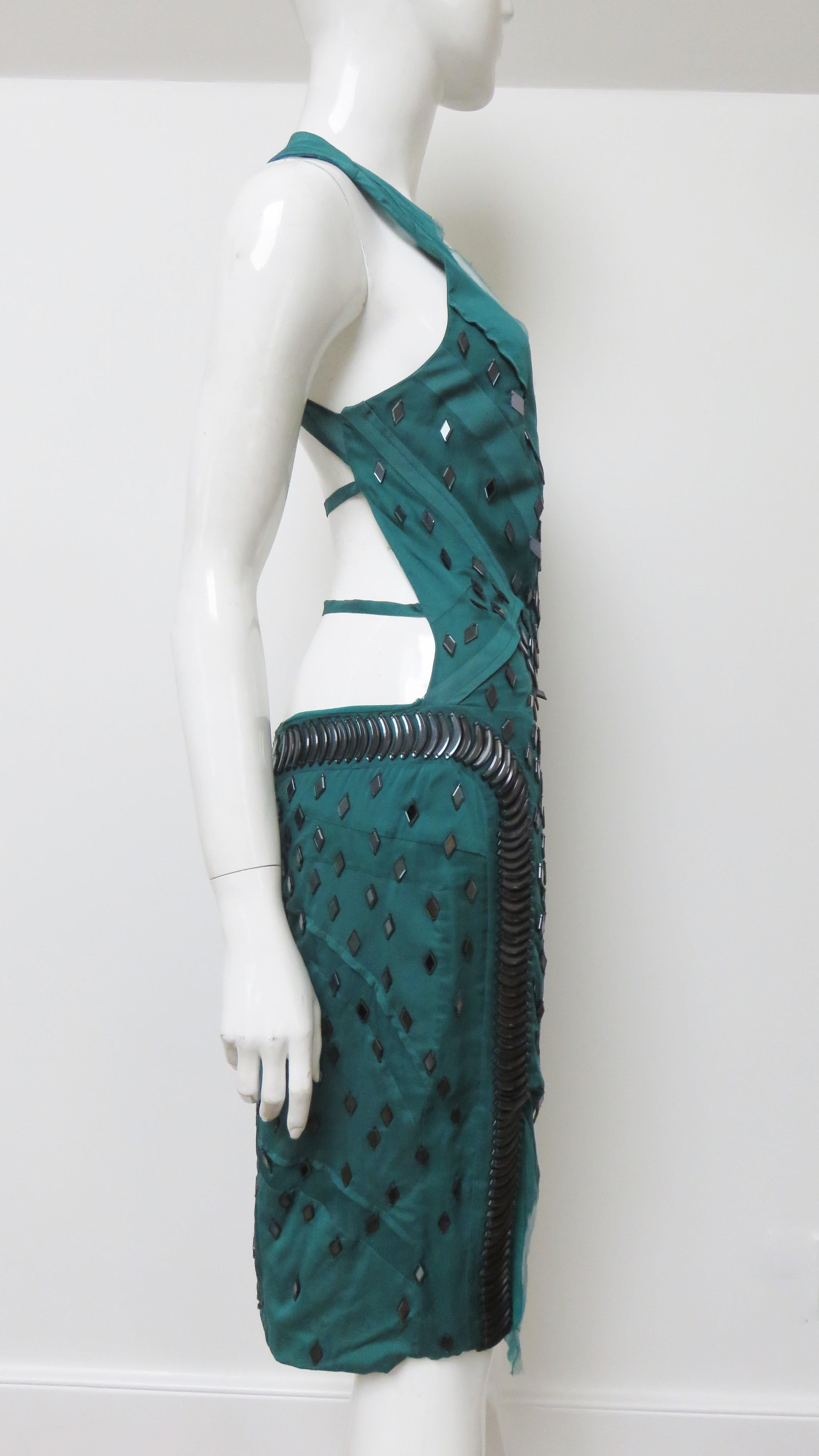  Gucci S/S 2005 New Silk Backless Dress with Appliques For Sale 6