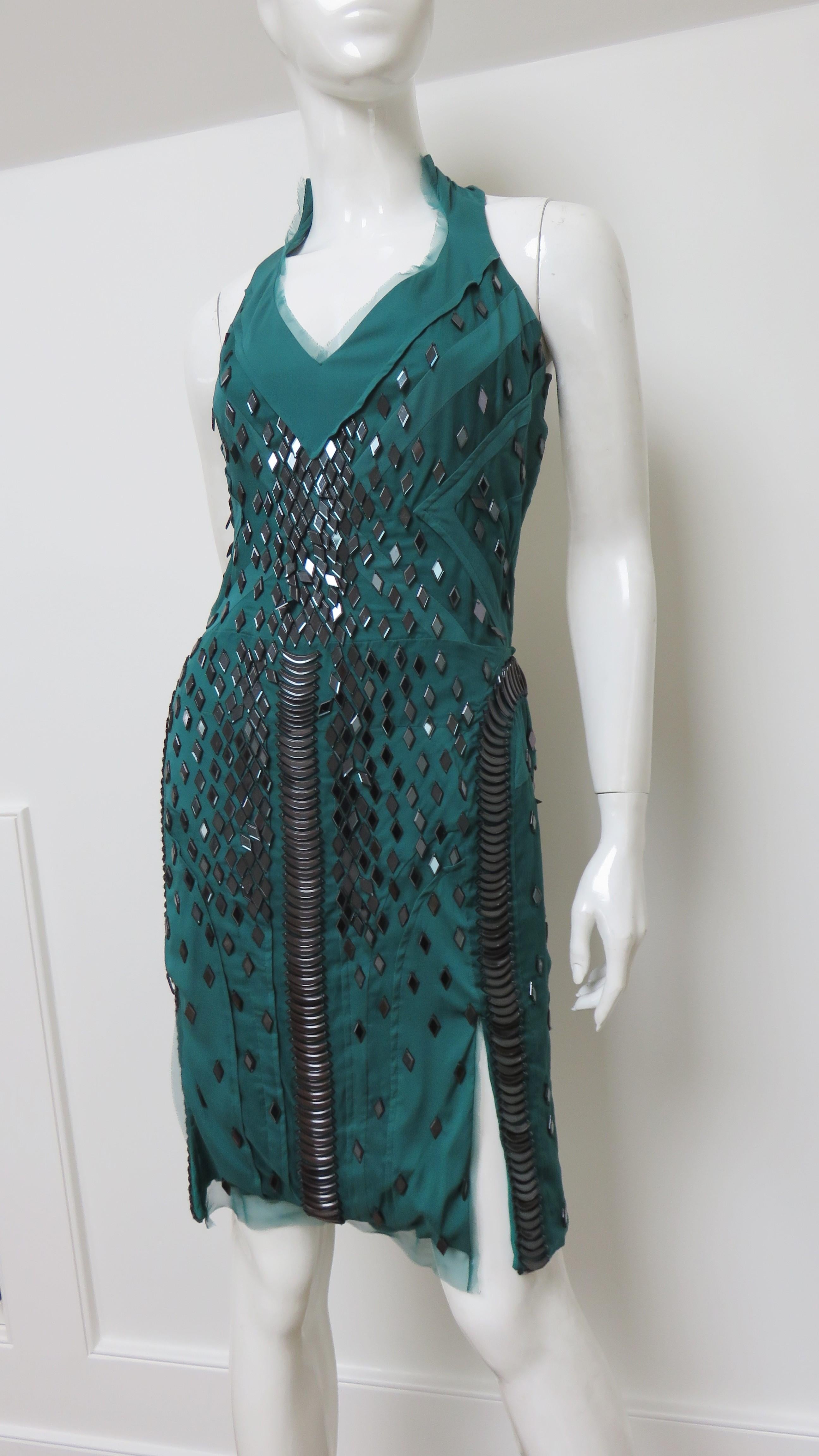  Gucci F/S 2005 Neues rückenfreies Seidenkleid mit Applikationen aus Seide im Zustand „Hervorragend“ im Angebot in Water Mill, NY