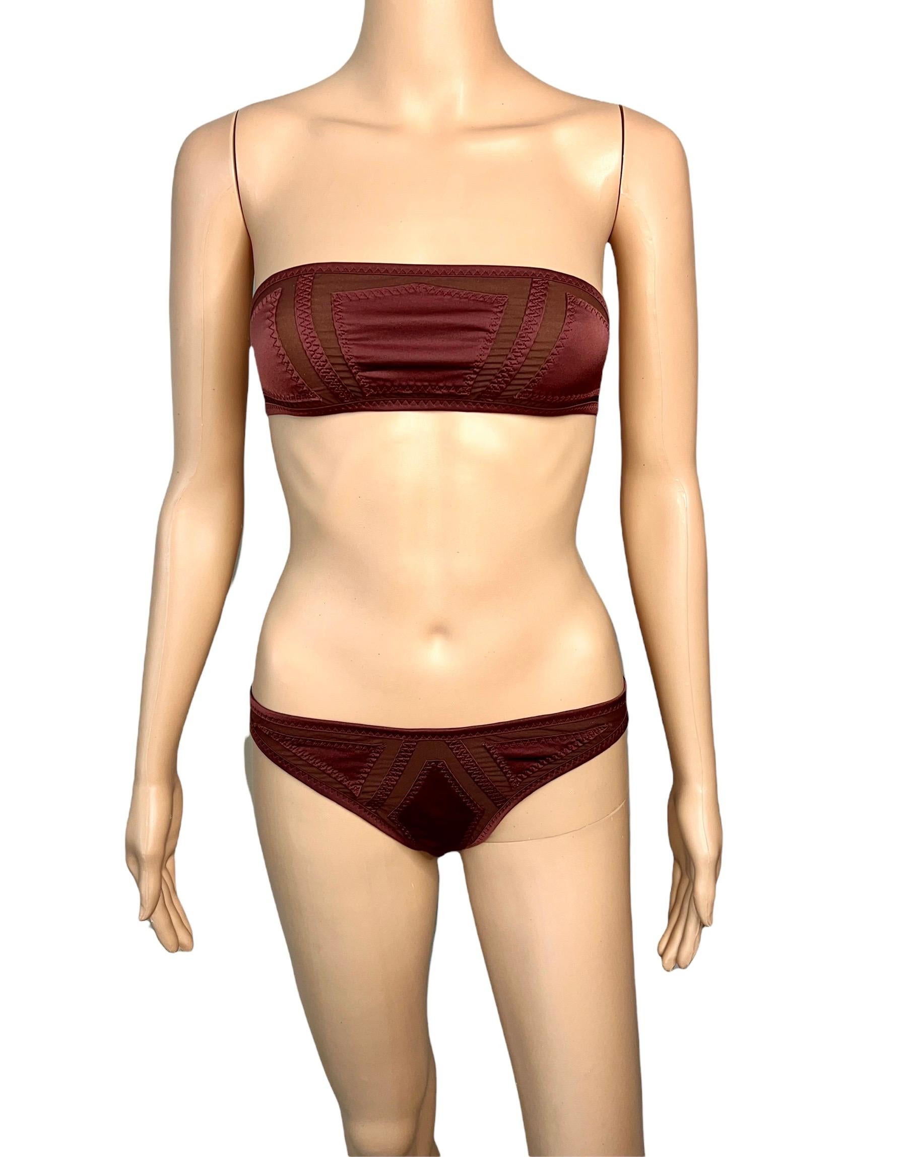 Gucci S/S 2005 Runway Cutout Sheer Panels Two-Piece Bikini Swimsuit Swimwear Size XS

Look 24 from the Spring 2005 Collection.

Excellent Condition