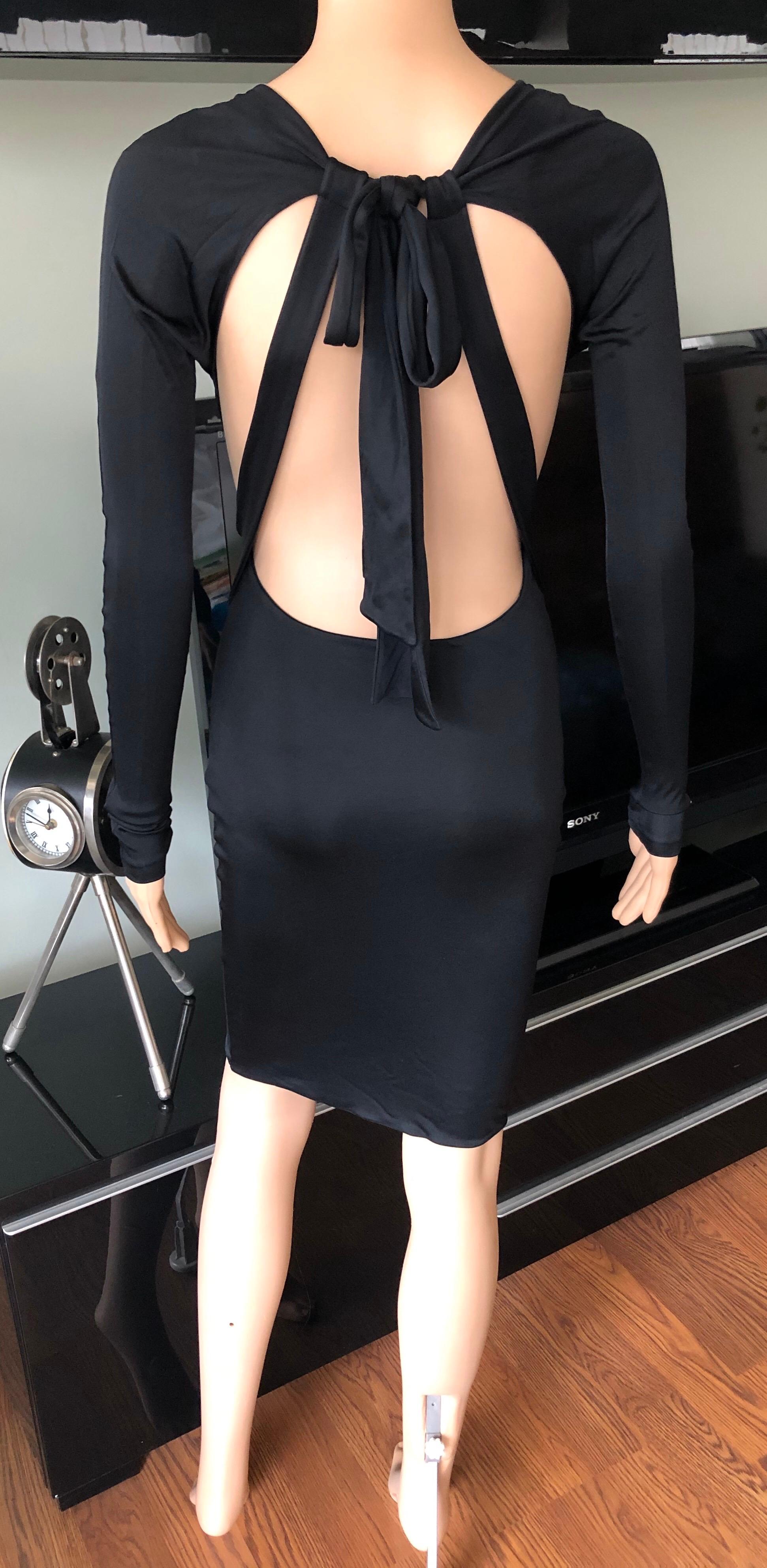 Gucci S/S 2005 Tom Ford Plunging Cutout Backless Bodycon Black Dress In Good Condition For Sale In Naples, FL