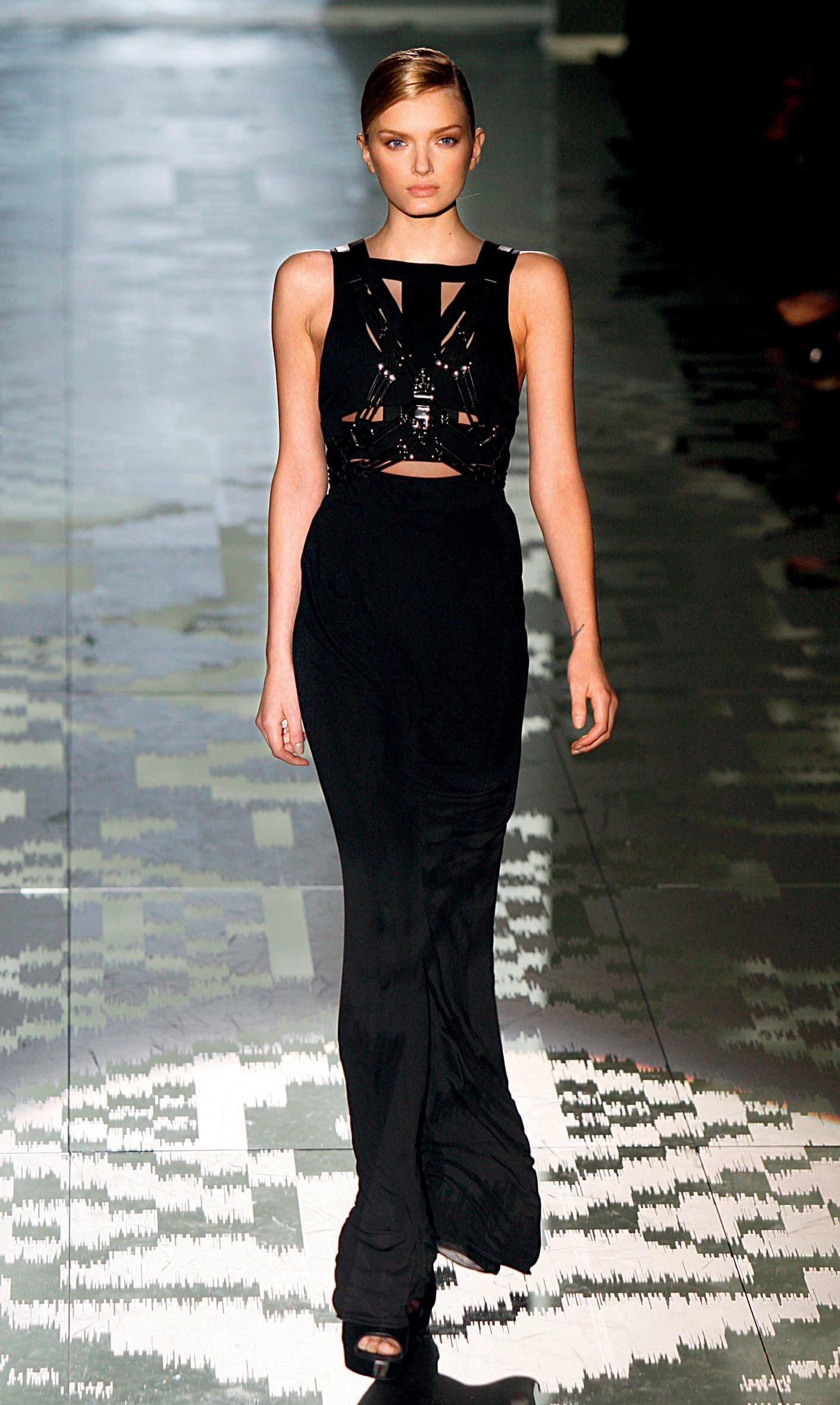 Gucci S/S 2010 Laufstegkleid mit Jersey-Ausschnitt und verchromtem und kristallklarem Ledergeschirr im Angebot 4