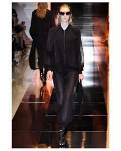 Gucci F/S 2014 Schwarze Umhängetasche mit Kapuze und Falten aus durchsichtiger Seidenmischung IT38