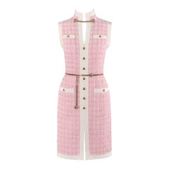 GUCCI P/E 2019 Abito senza maniche con cintura a catena tigrata in Boucle Tweed Rosa Bianco Oro