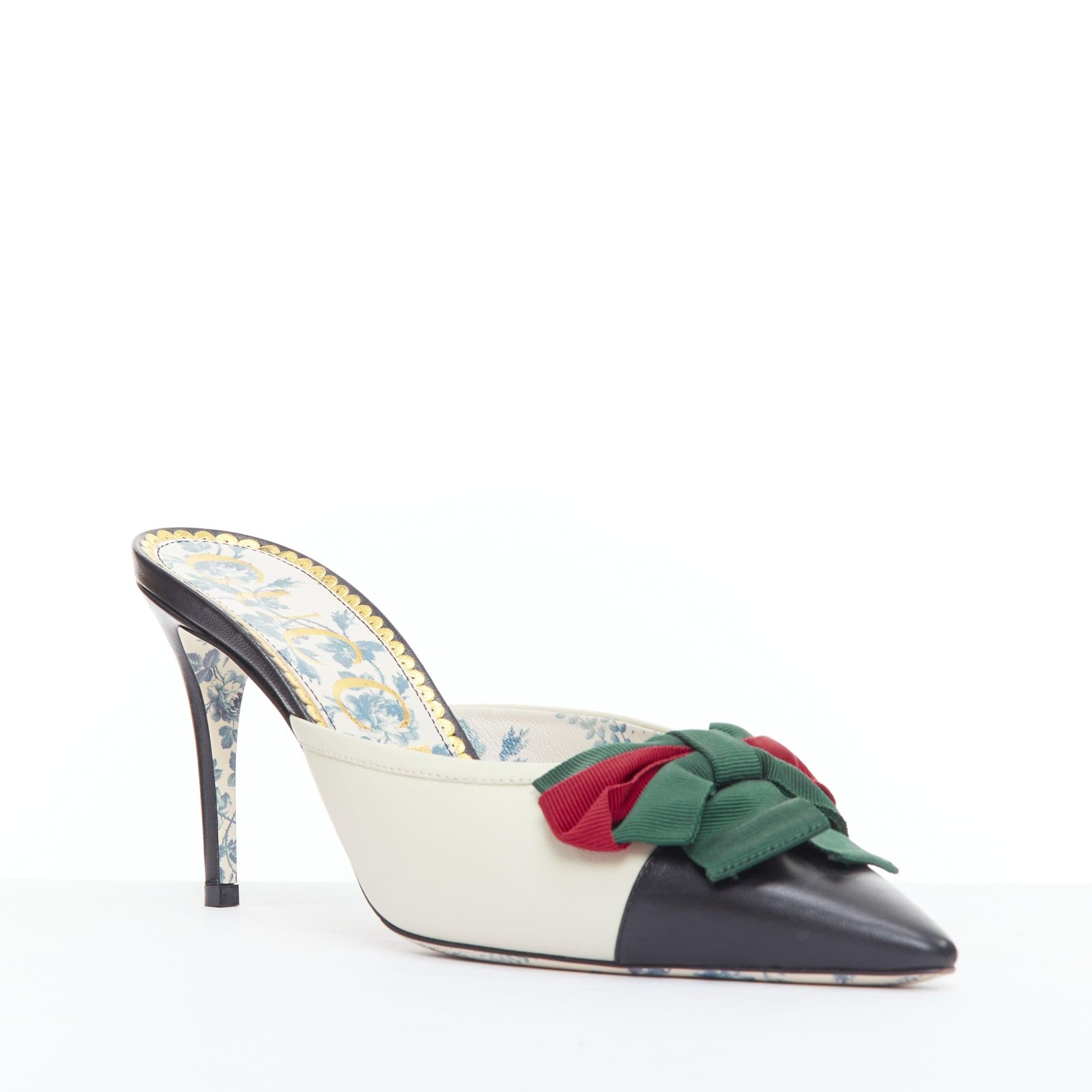 Gucci Sackville bi color leather web bow mule sandals heels EU39
Reference: JHDN/A00027
Brand: Gucci
Designer: Alessandro Michele
Model: Sackville
Material: Leather, Fabric
Color: Cream, Multicolour
Closure: Slip On
Lining: Multicolour Leather
Extra