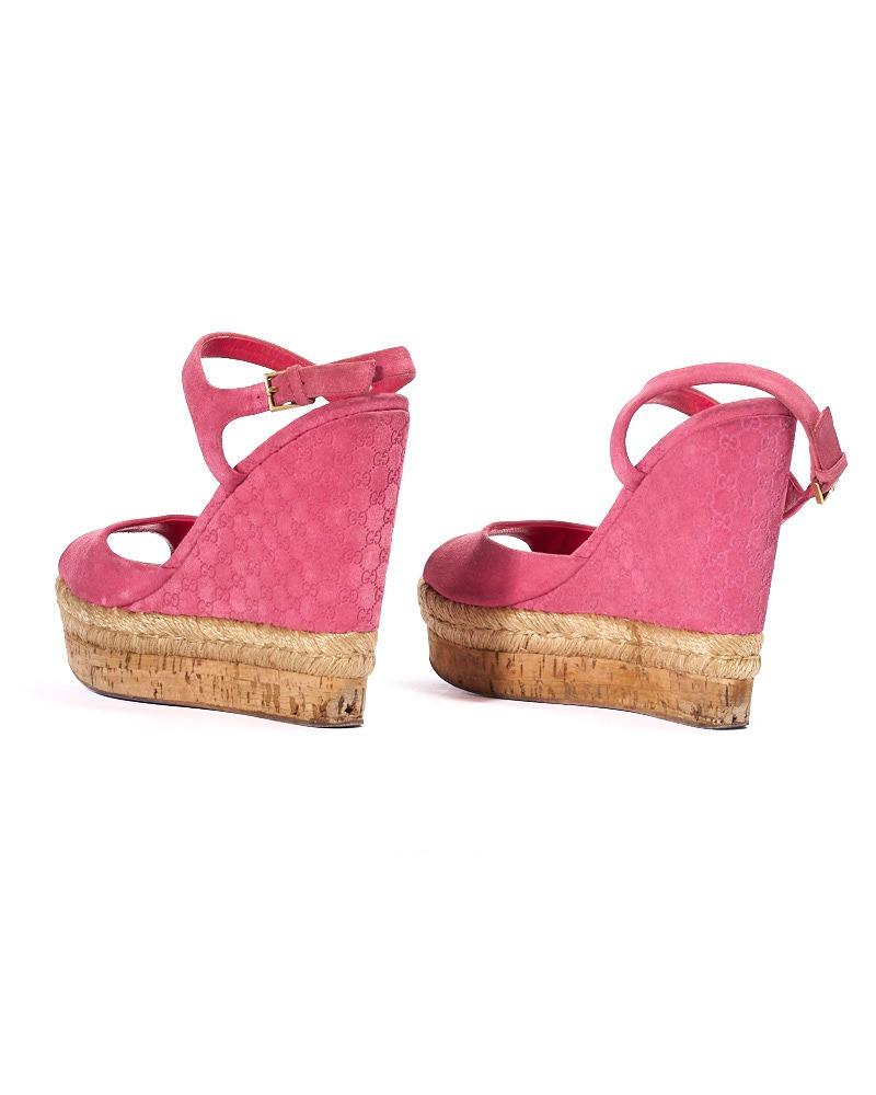 Gucci Guccissima Wildleder Keil Sandale Fuchsia im Angebot 1