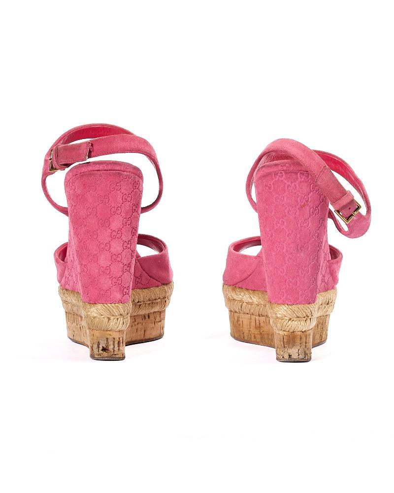 Gucci Guccissima Wildleder Keil Sandale Fuchsia im Angebot 2