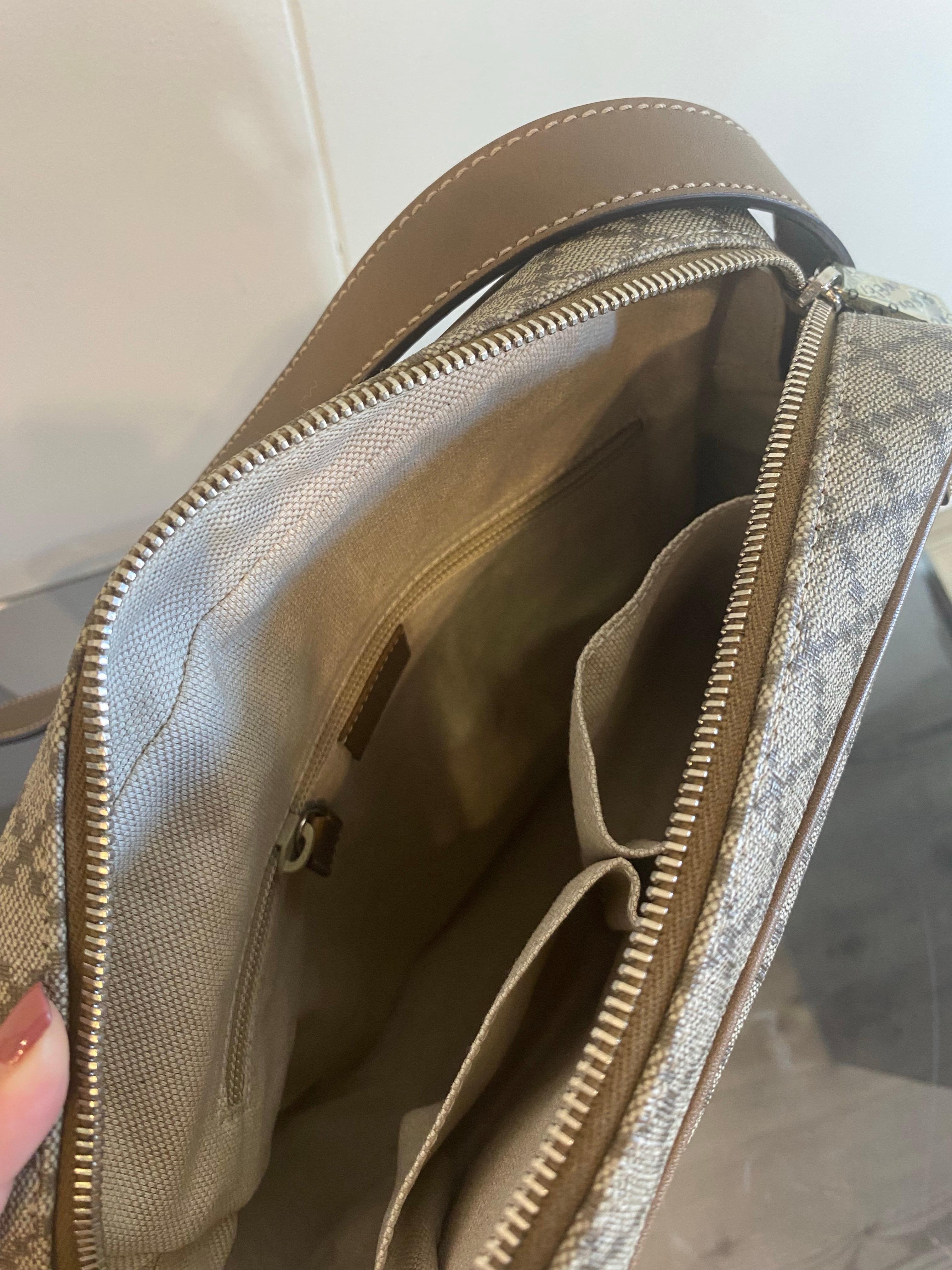 Sac à main Gucci en toile cirée avec motif Diamante de Frida Giannini. en vente 9