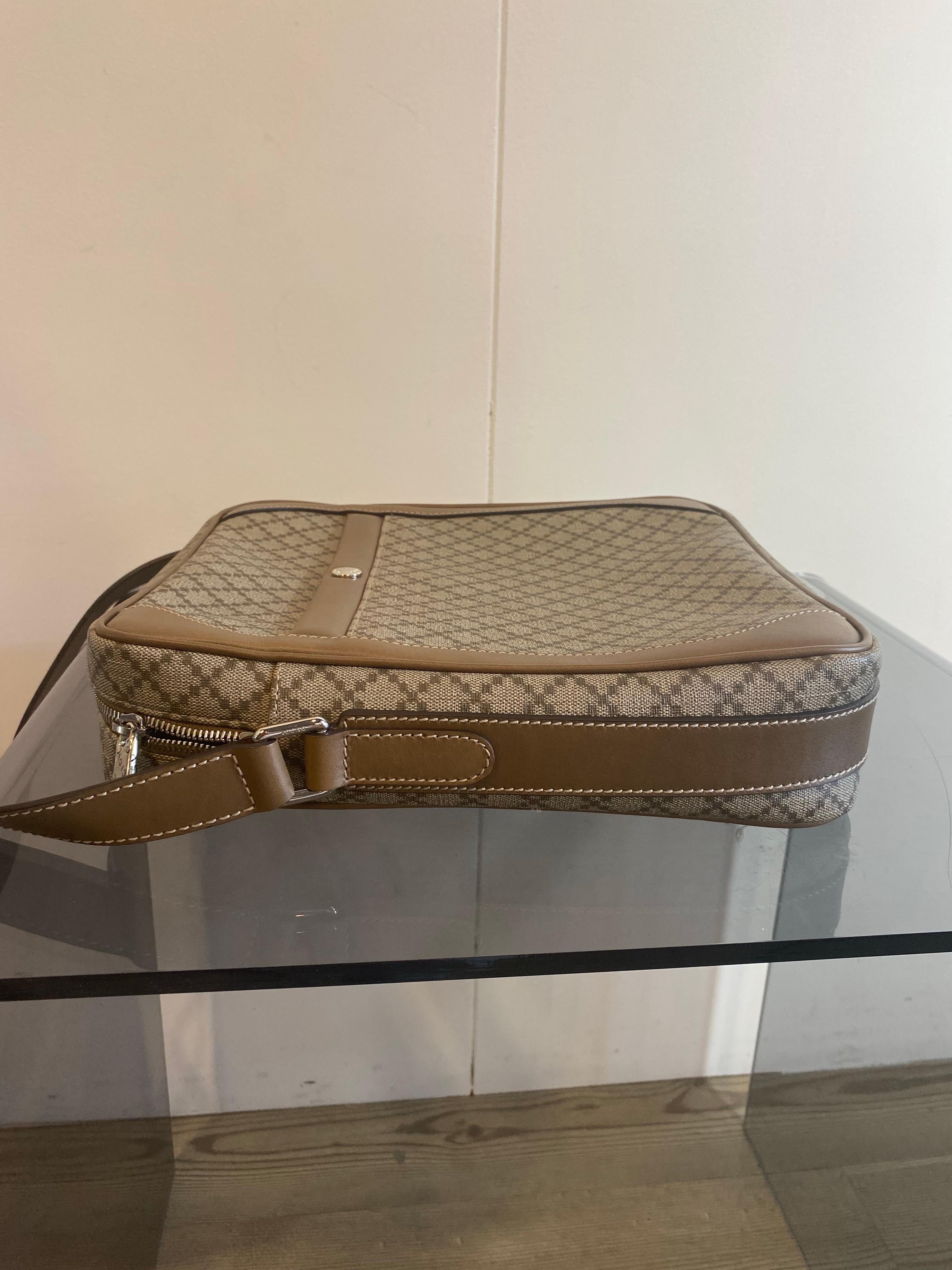 Sac à main Gucci en toile cirée avec motif Diamante de Frida Giannini. en vente 10