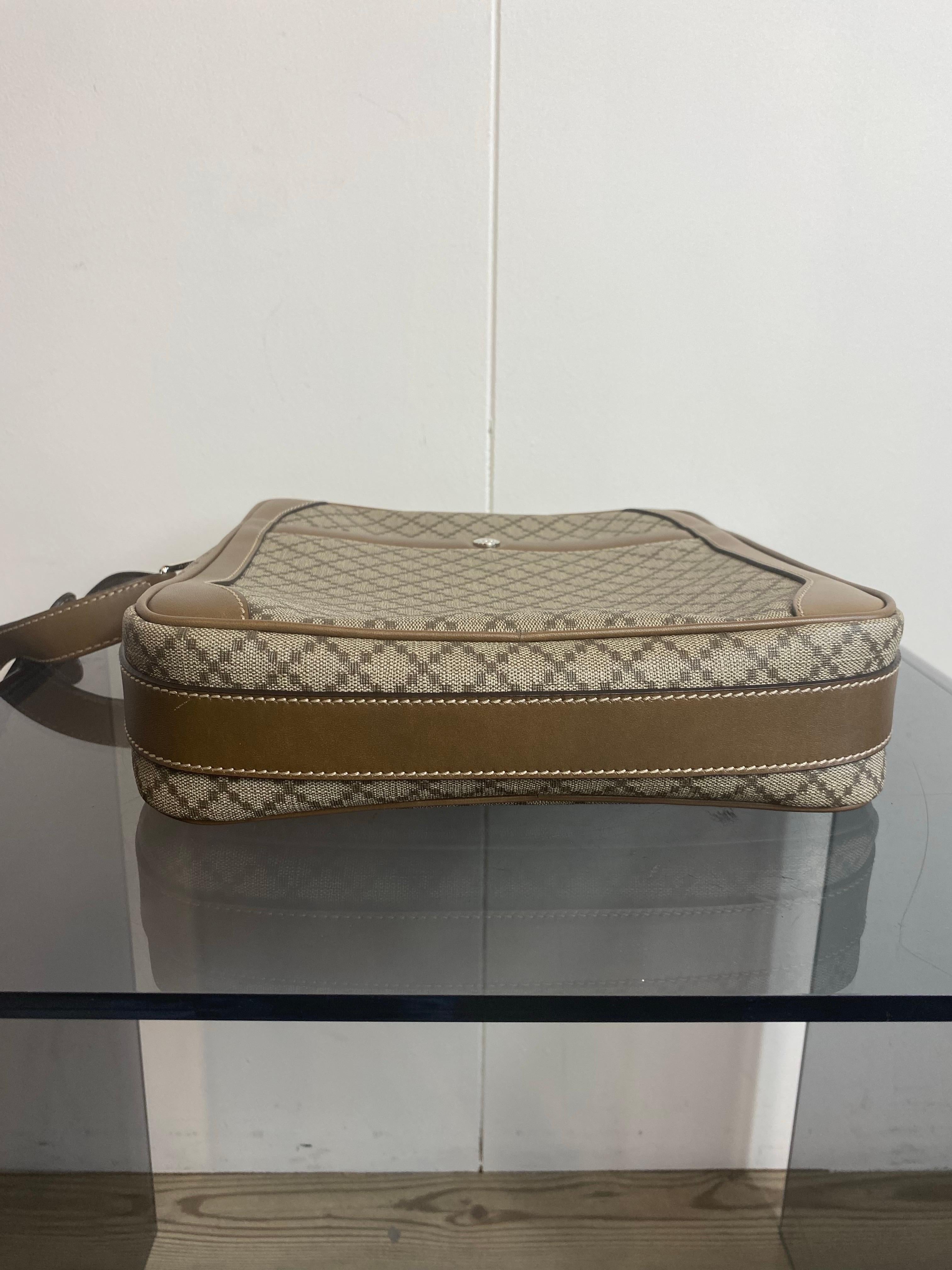 Sac à main Gucci en toile cirée avec motif Diamante de Frida Giannini. en vente 2