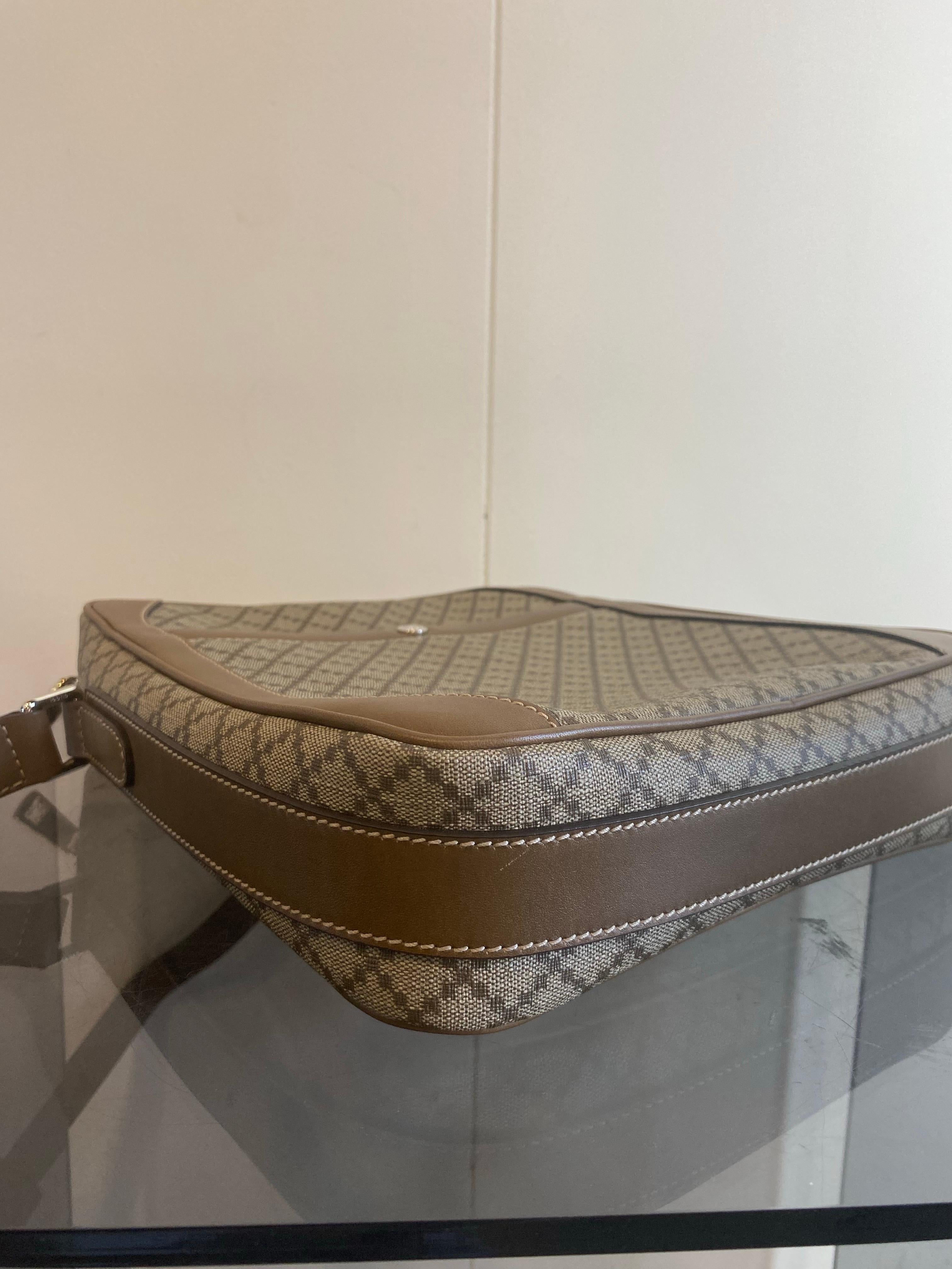 Sac à main Gucci en toile cirée avec motif Diamante de Frida Giannini. en vente 3