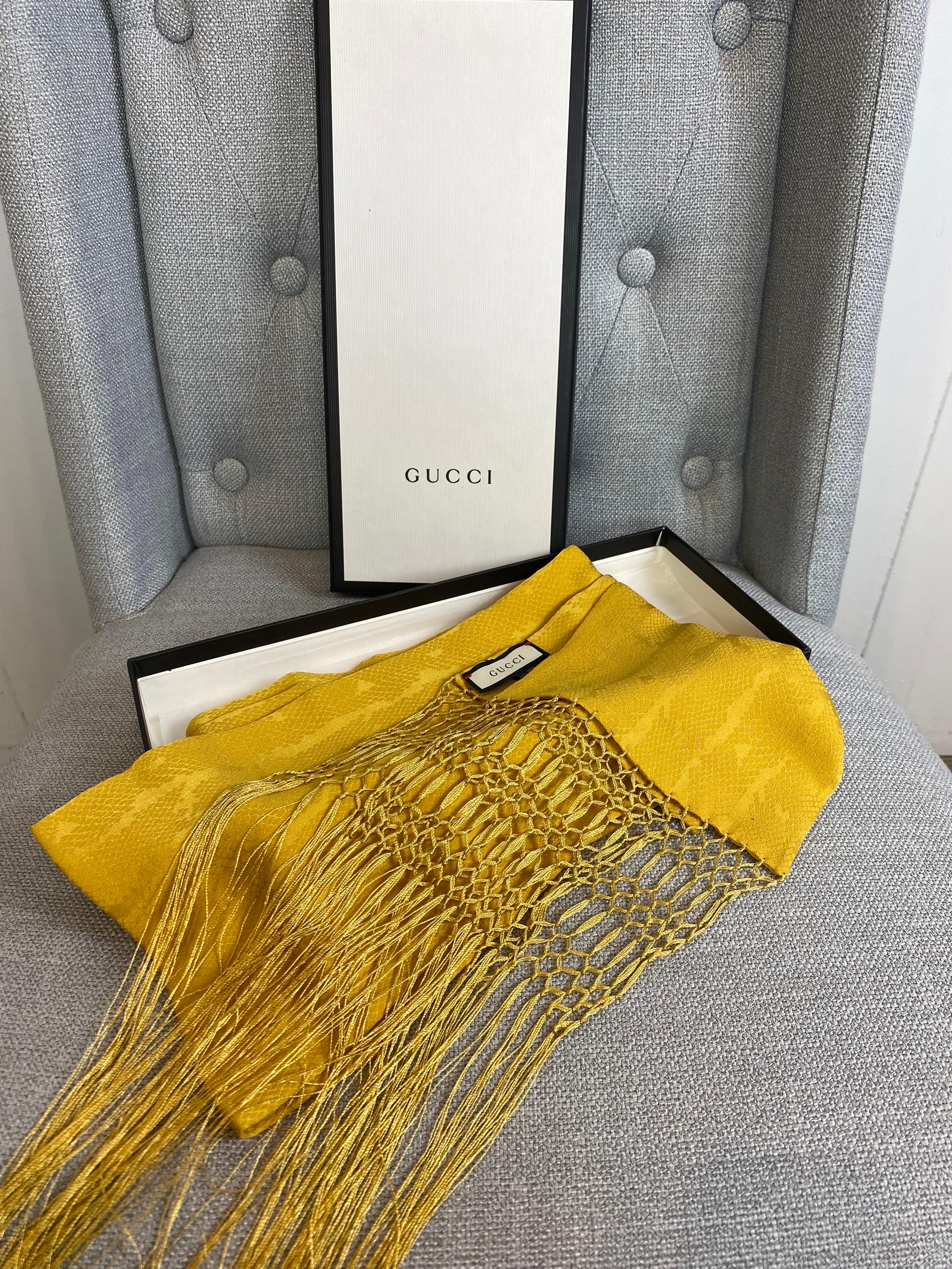 Gucci scarf In New Condition In Carnate, IT