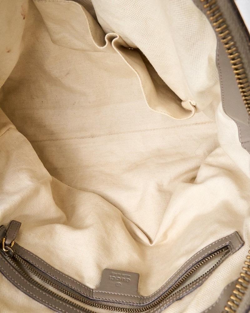 Gucci Scarlett Shopper Medium GG Supreme Fango en vente 10