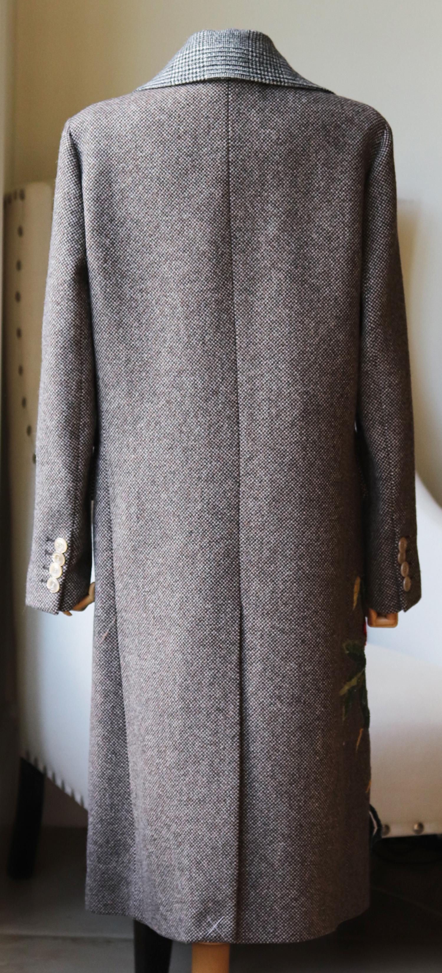 Gucci Zweireihiger Wollmantel mit Paillettenverzierung im Zustand „Hervorragend“ in London, GB