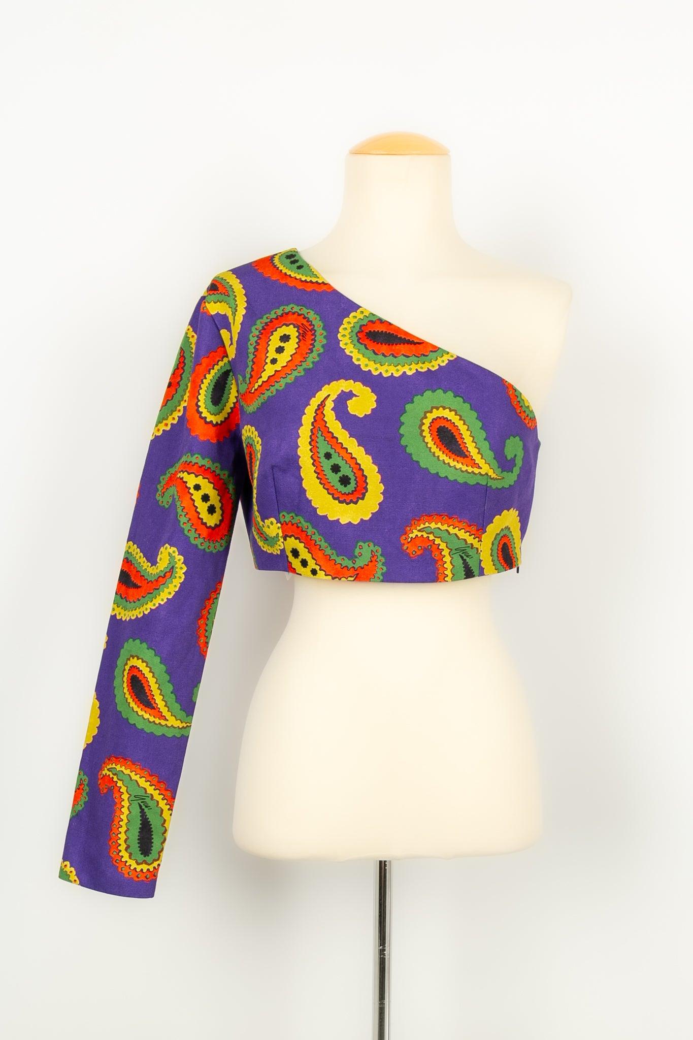 Gucci - (Made in Italy) Set composed of a short asymmetrical top and pants in cotton printed with psychedelic patterns. Size 42IT. 2021 Collection.

Additional information:
Condition: Very good condition
Dimensions: Top: Chest: 44 cm - Sleeve