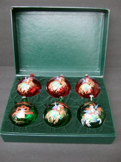 Gucci Set de six boules de Noël en verre dans une boîte de présentation Gucci
