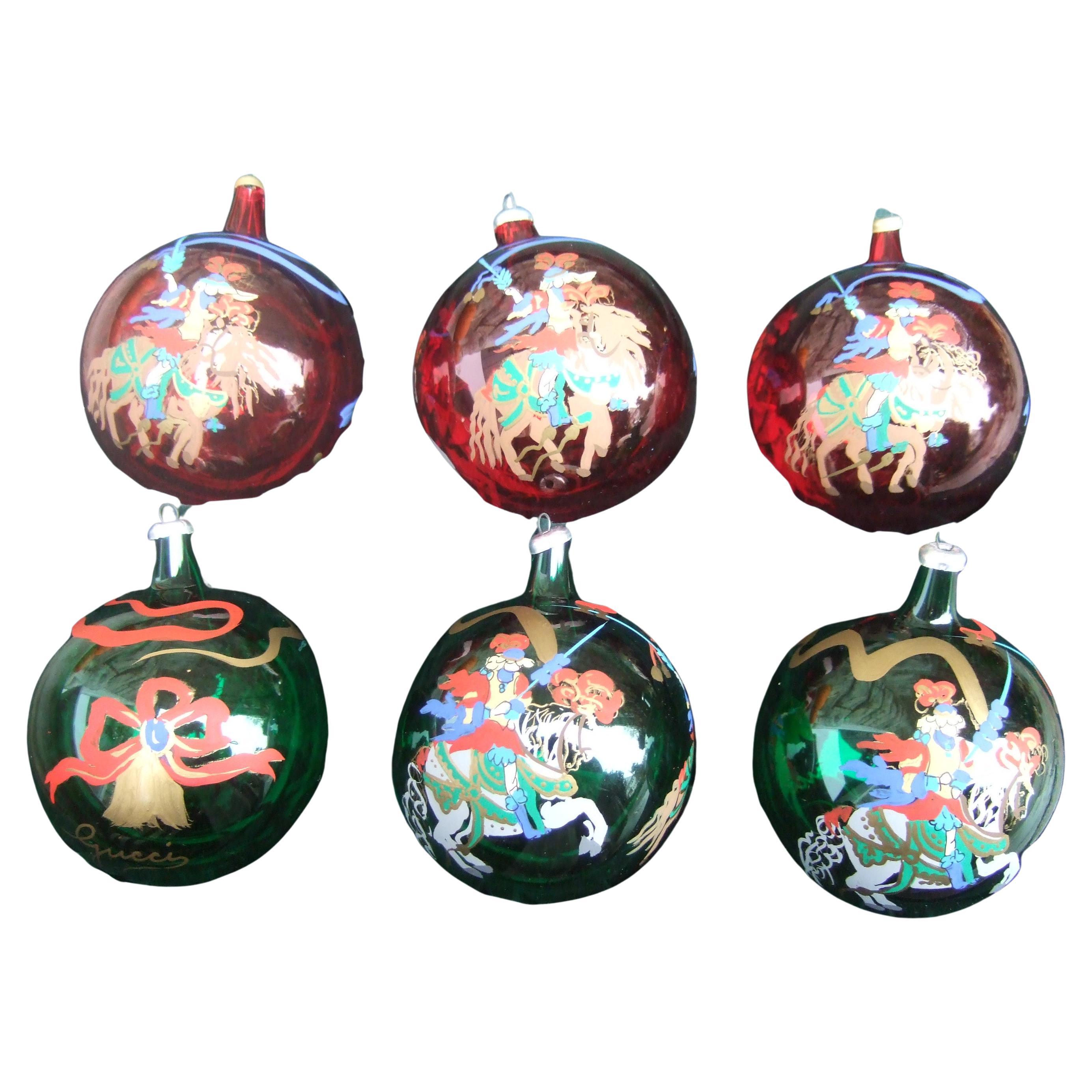 Set di sei ornamenti natalizi in vetro con scatola di presentazione Gucci in vendita