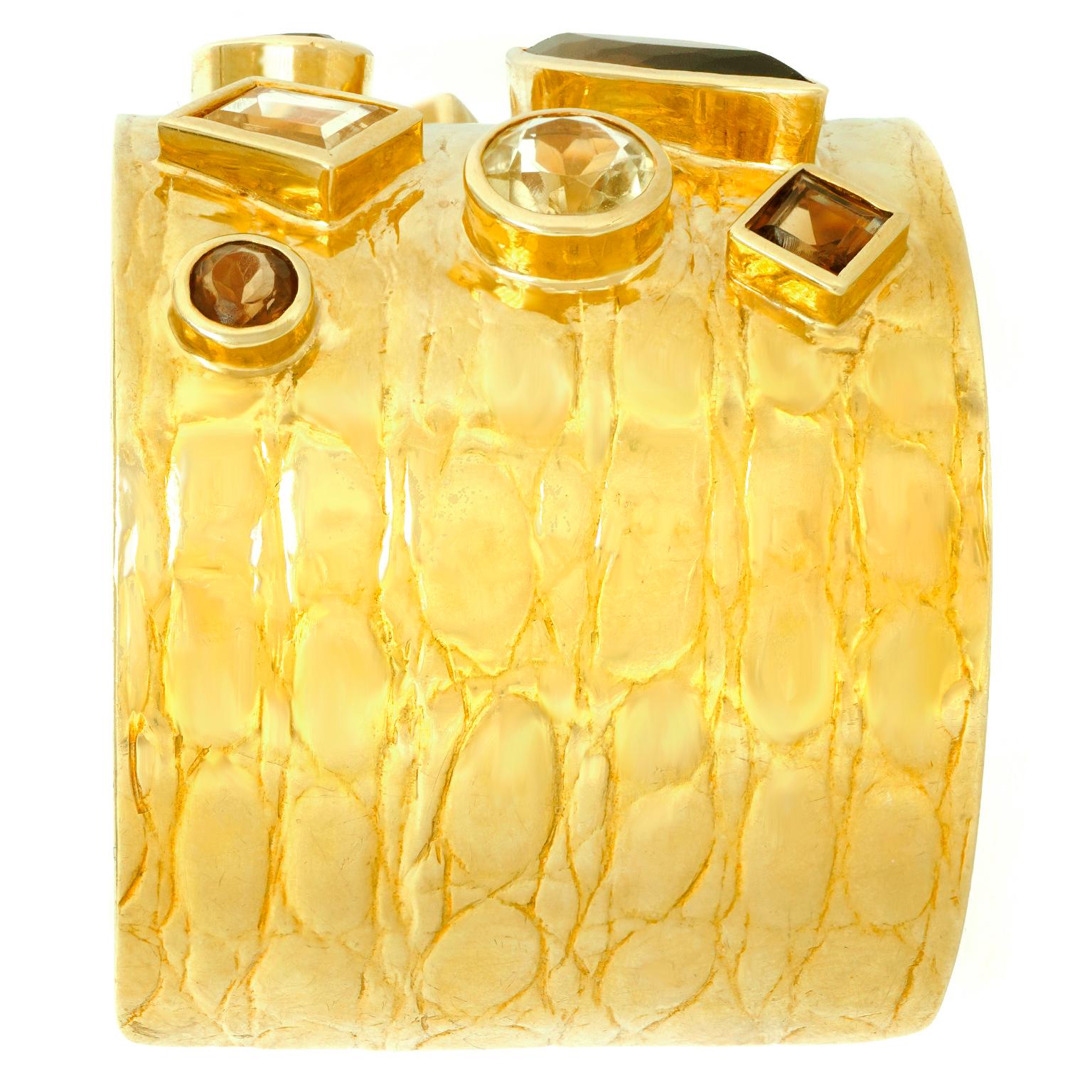 Manchette dorée Gucci Seventies en vente 7