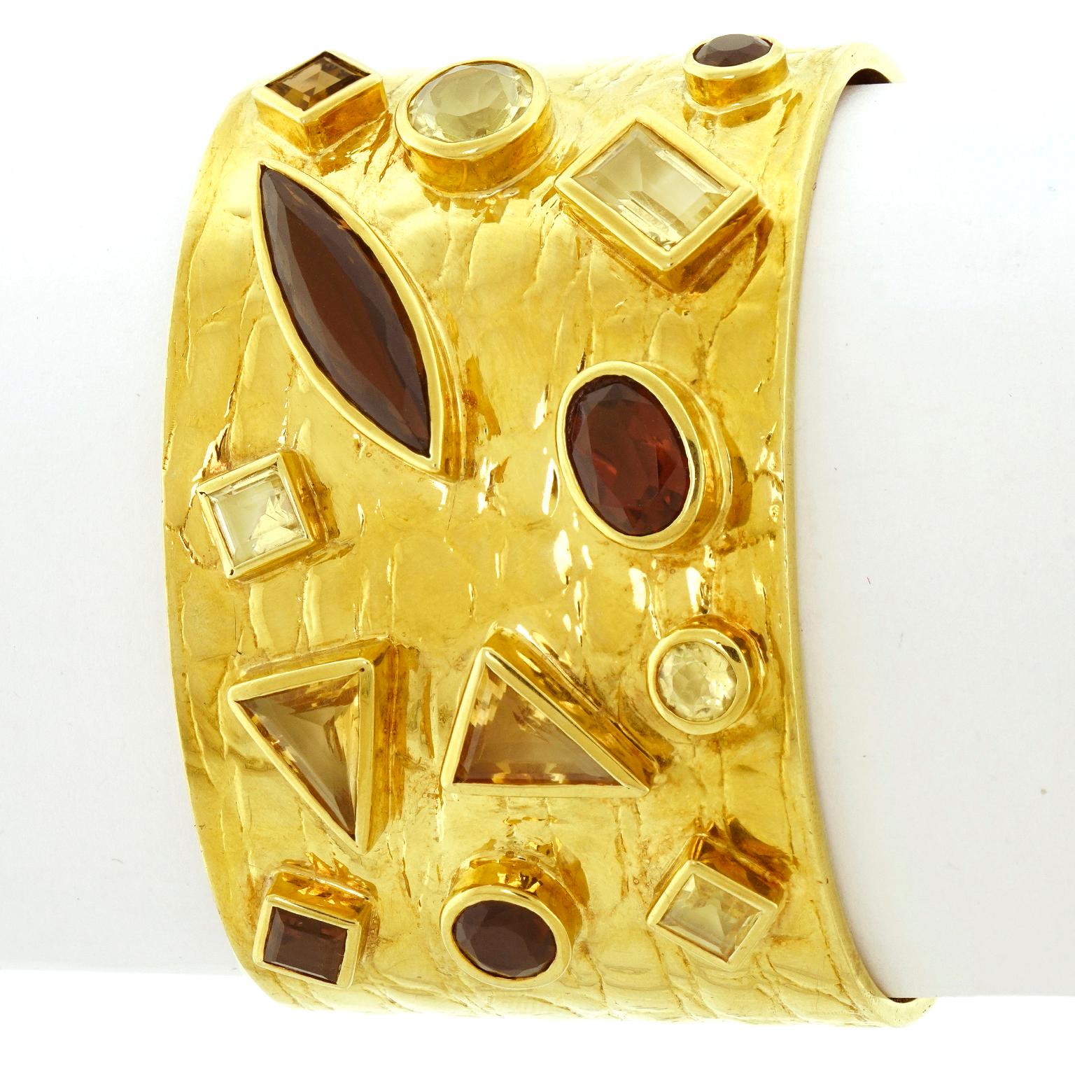 Manchette dorée Gucci Seventies en vente 2