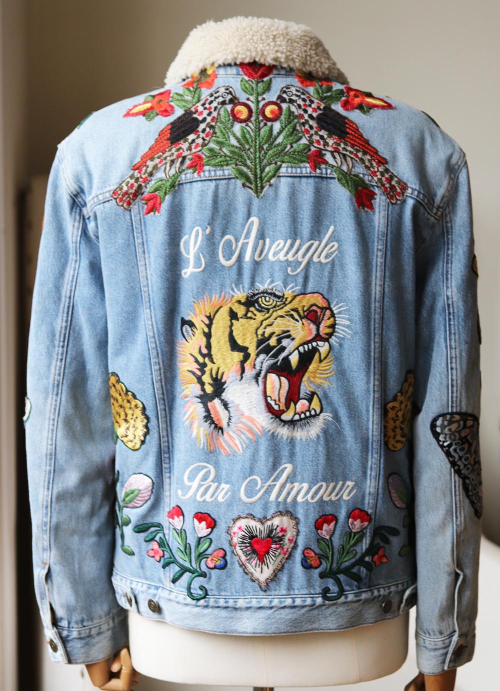 Gucci - Giacca di jeans con bordi in montone e applicazioni In condizioni ottime a London, GB