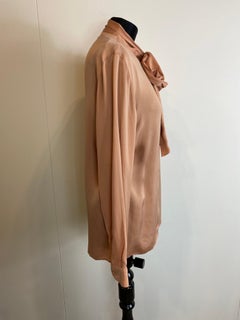 Gucci shirt in light pink silk satin.